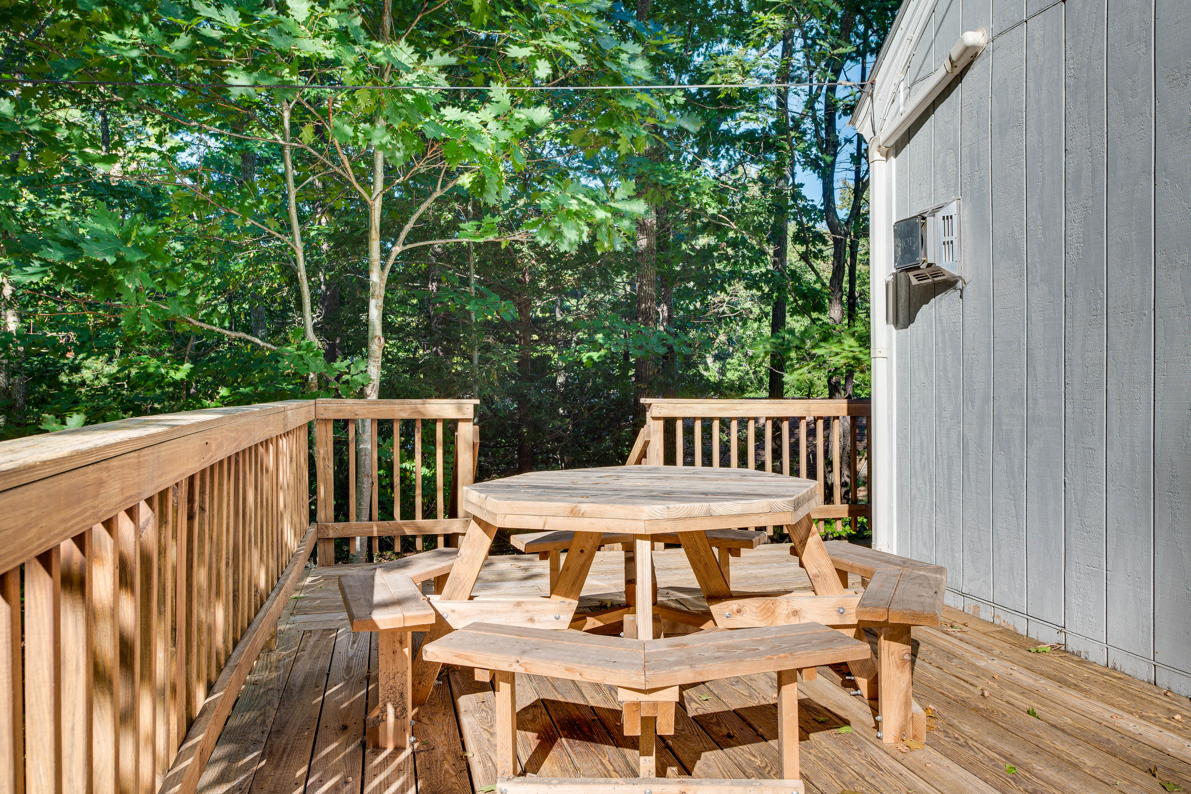 1/2 Mi to Ogunquit Beach Maine Home w/ Deck! Evolve