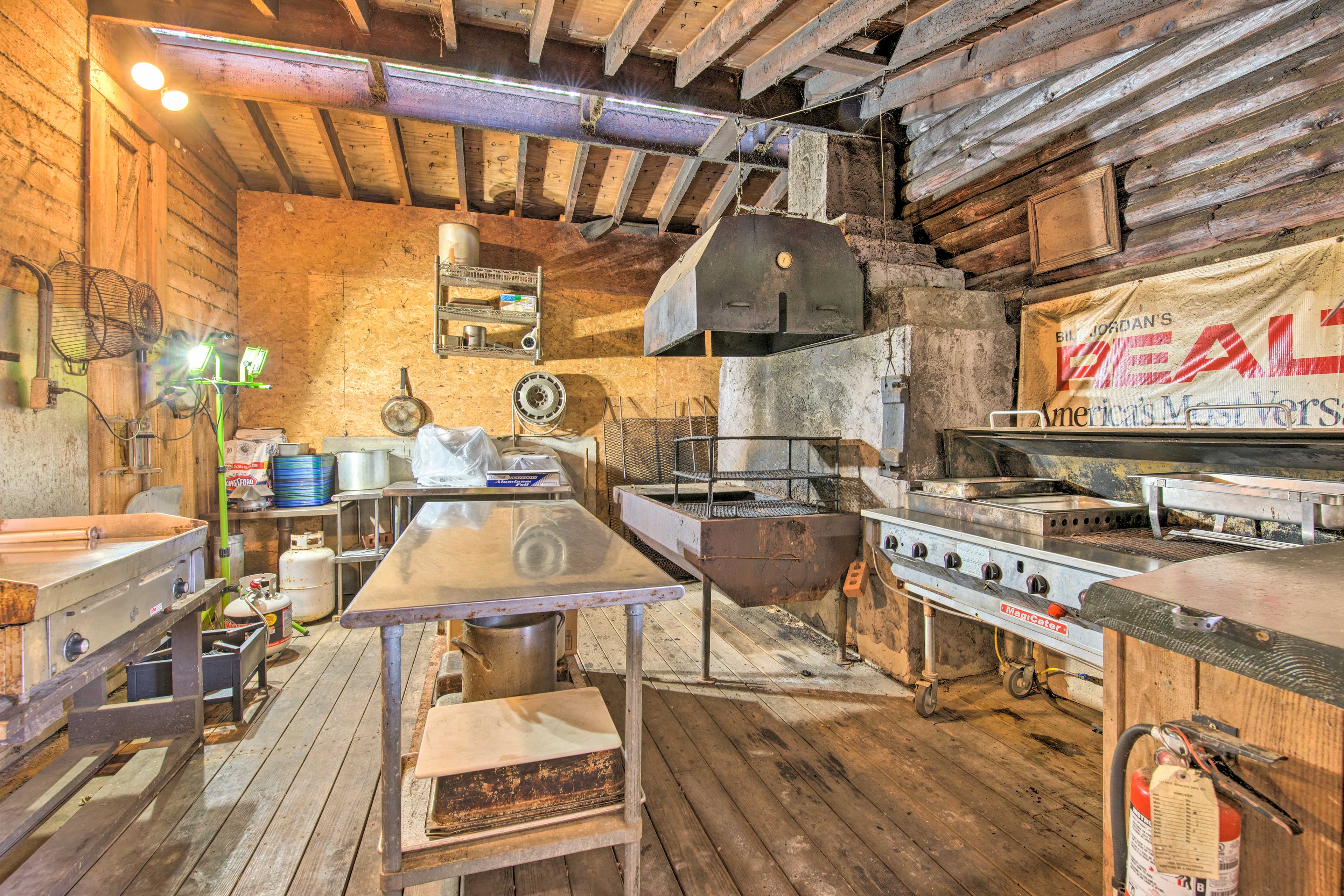 Handcrafted Log Cabin in Candor Group Getaway! Evolve