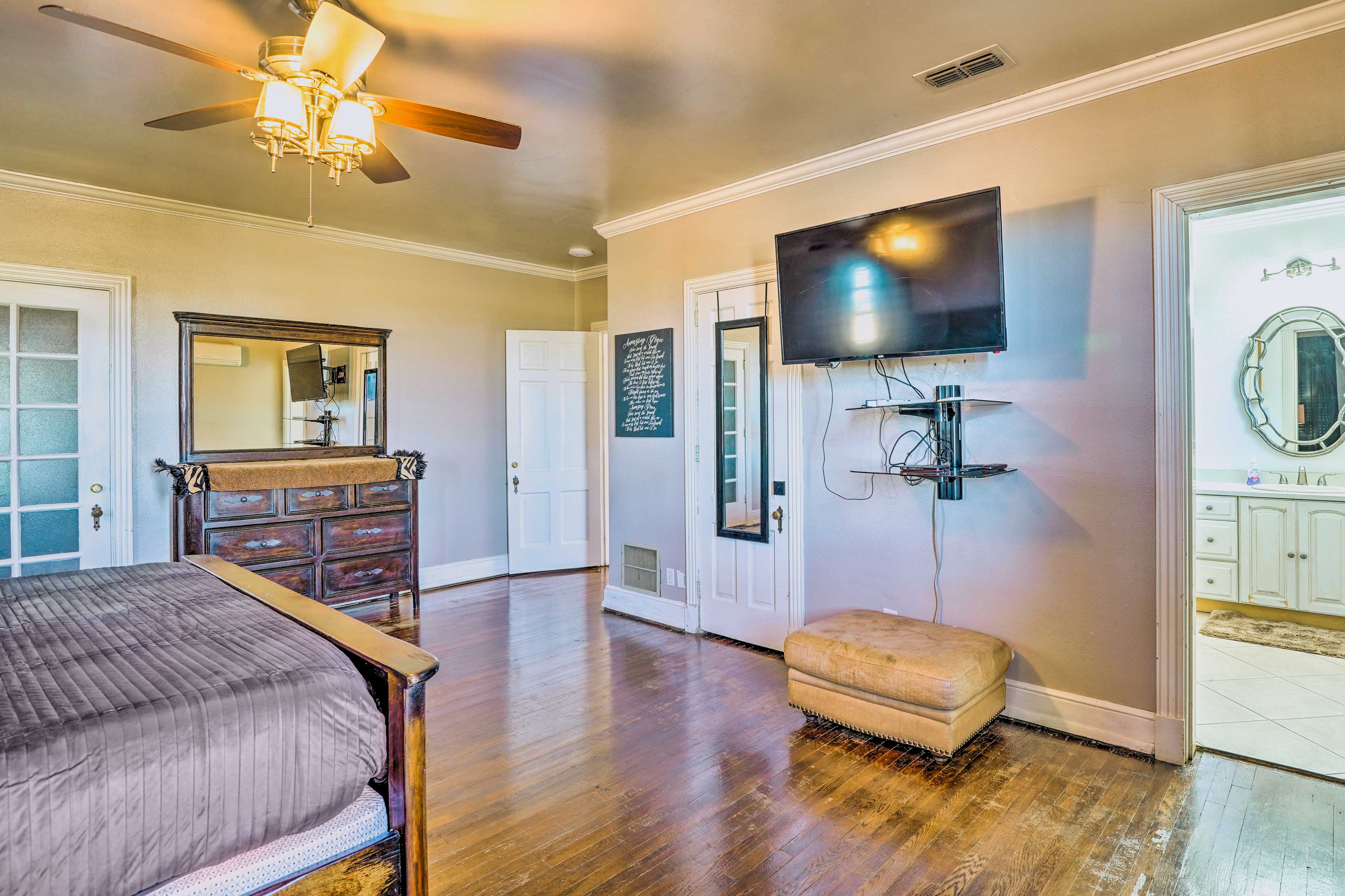 NEW! Secluded Ranch w/ Courtyard 4 Mi to Odessa! Evolve