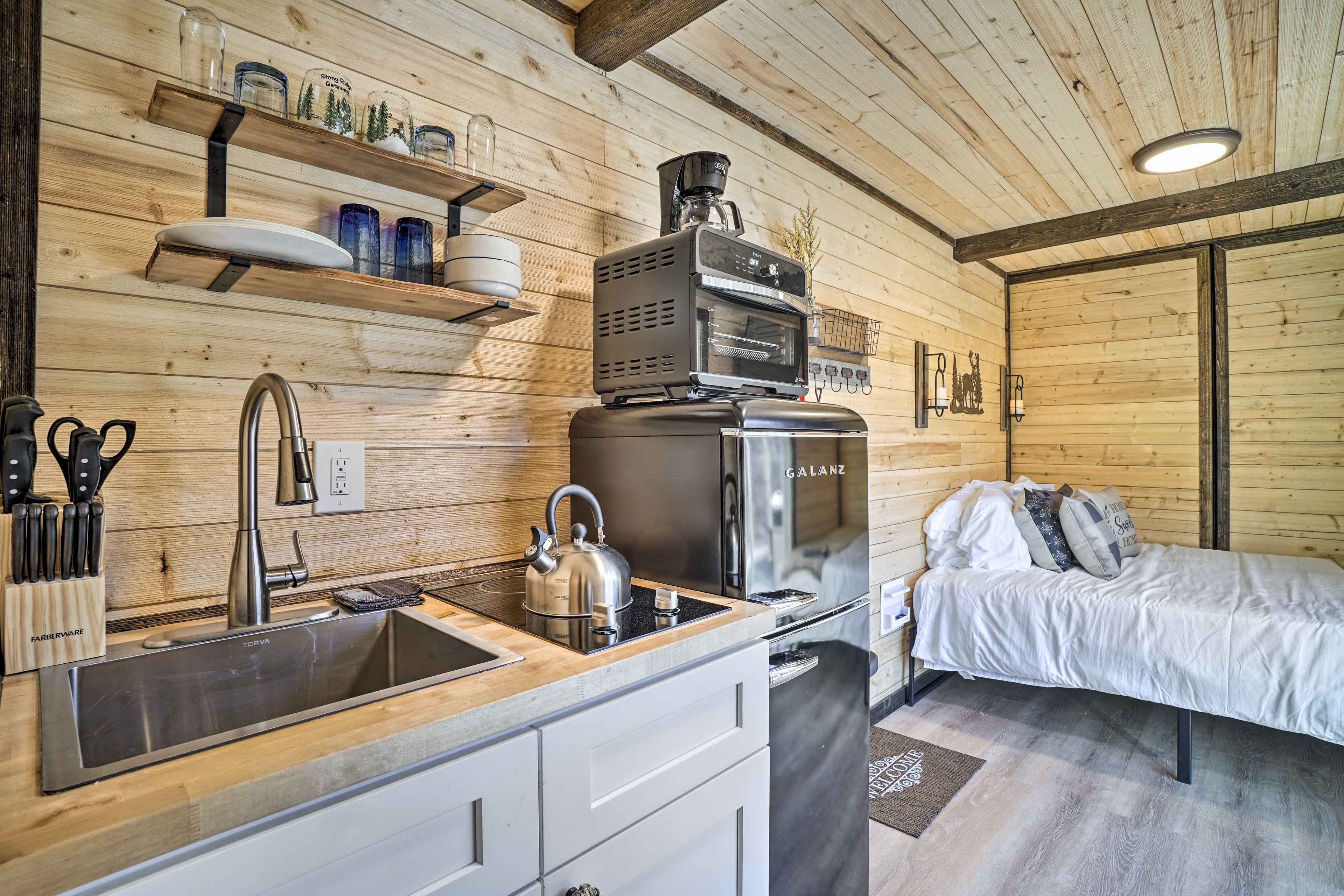 Tiny Home w/ Hot Tub By Mohican State Park! Loudonville, OH Evolve