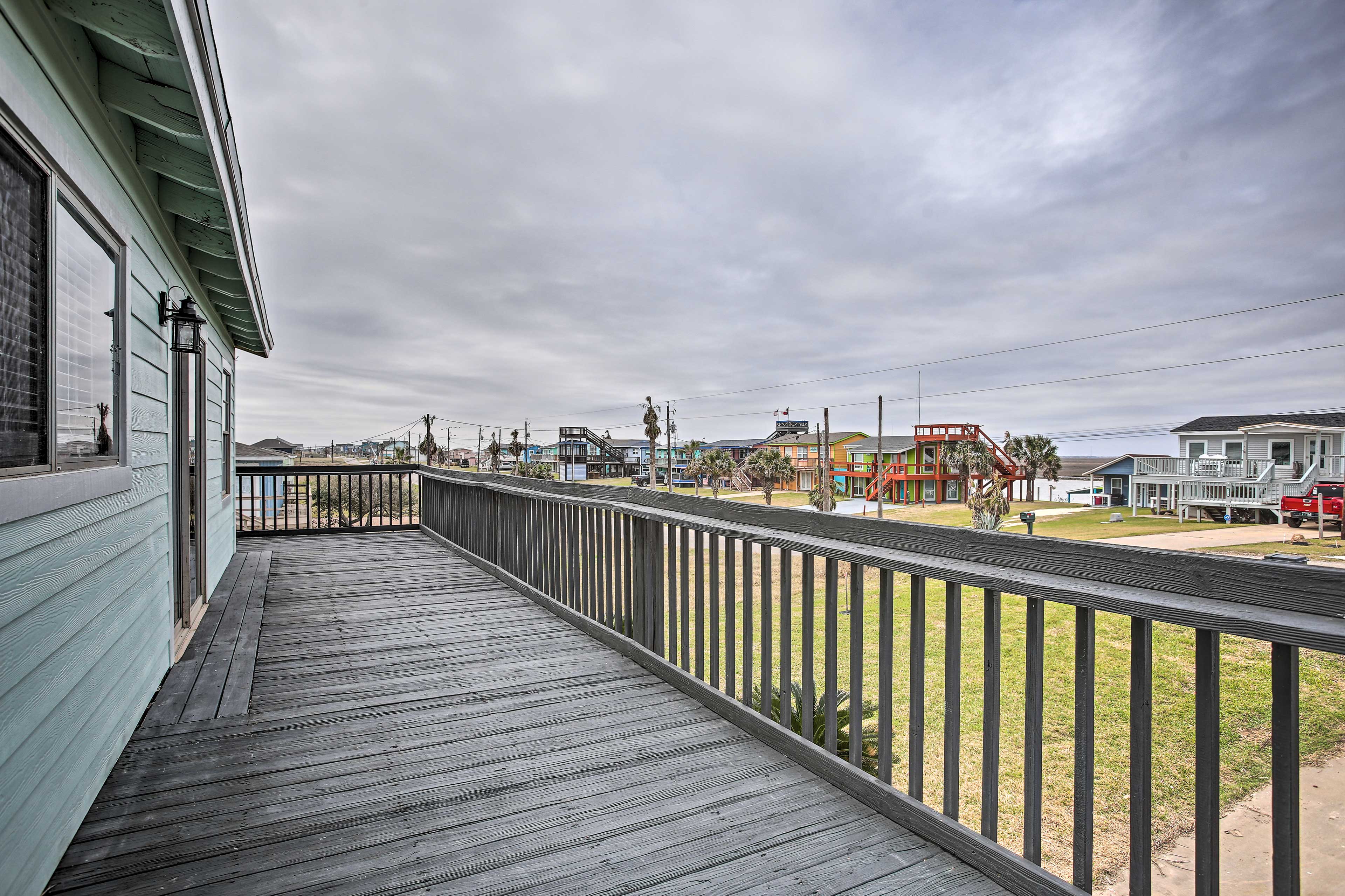 Oceanfront Vacation Home w/ Deck & Views! Bay City, TX Evolve