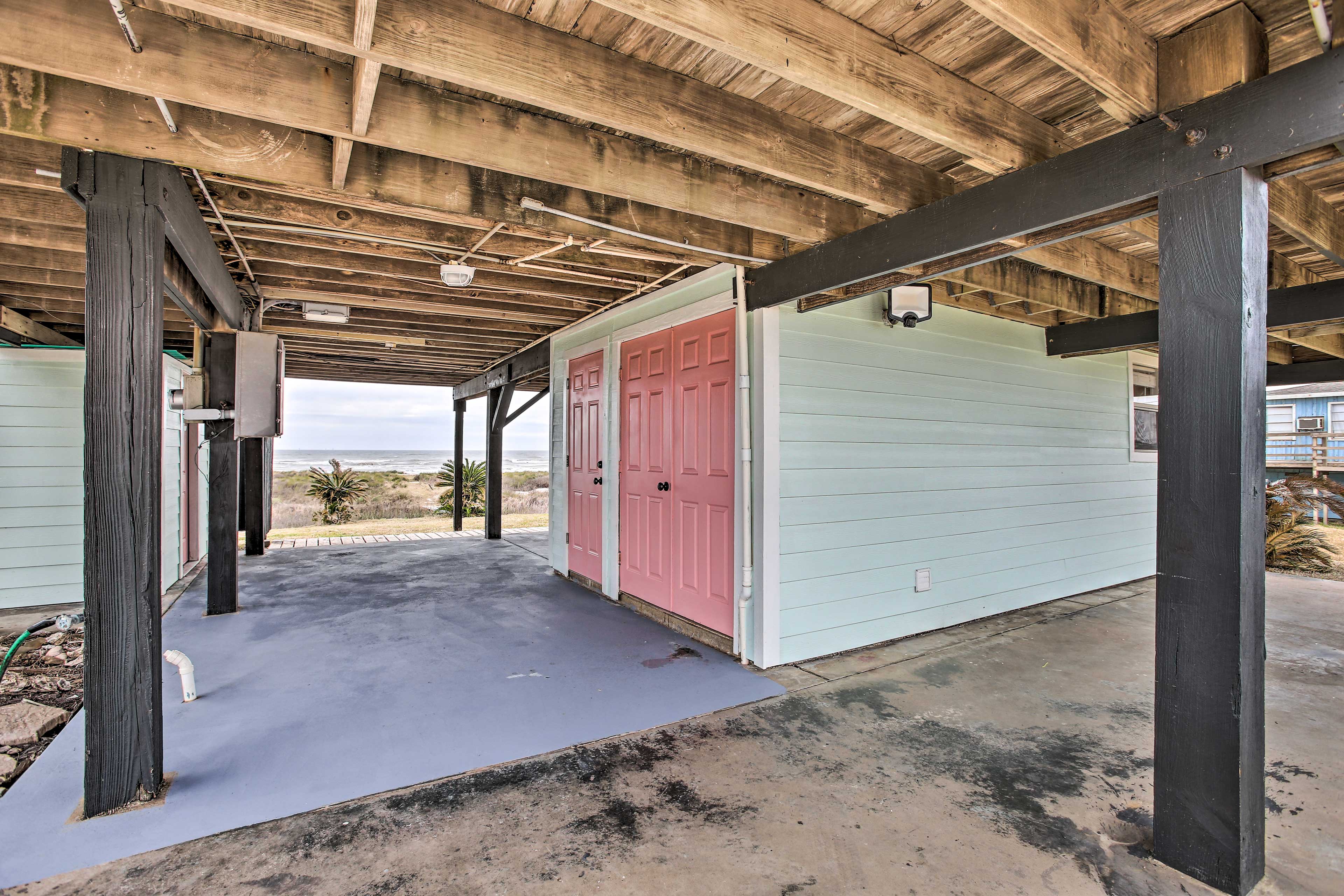 Oceanfront Vacation Home w/ Deck & Views! Bay City, TX Evolve