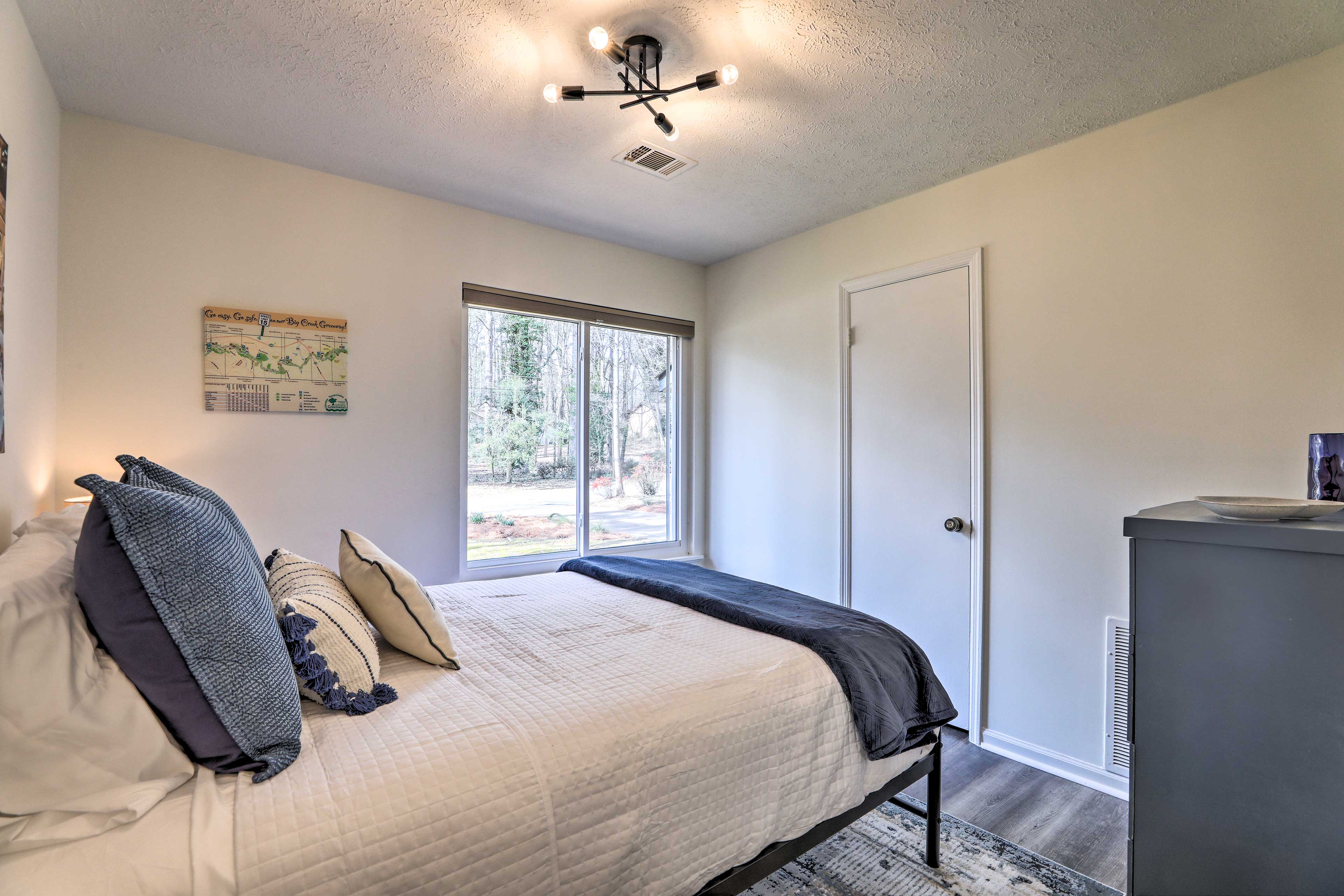 Modern Alpharetta Home Yard, Walk Downtown! Evolve