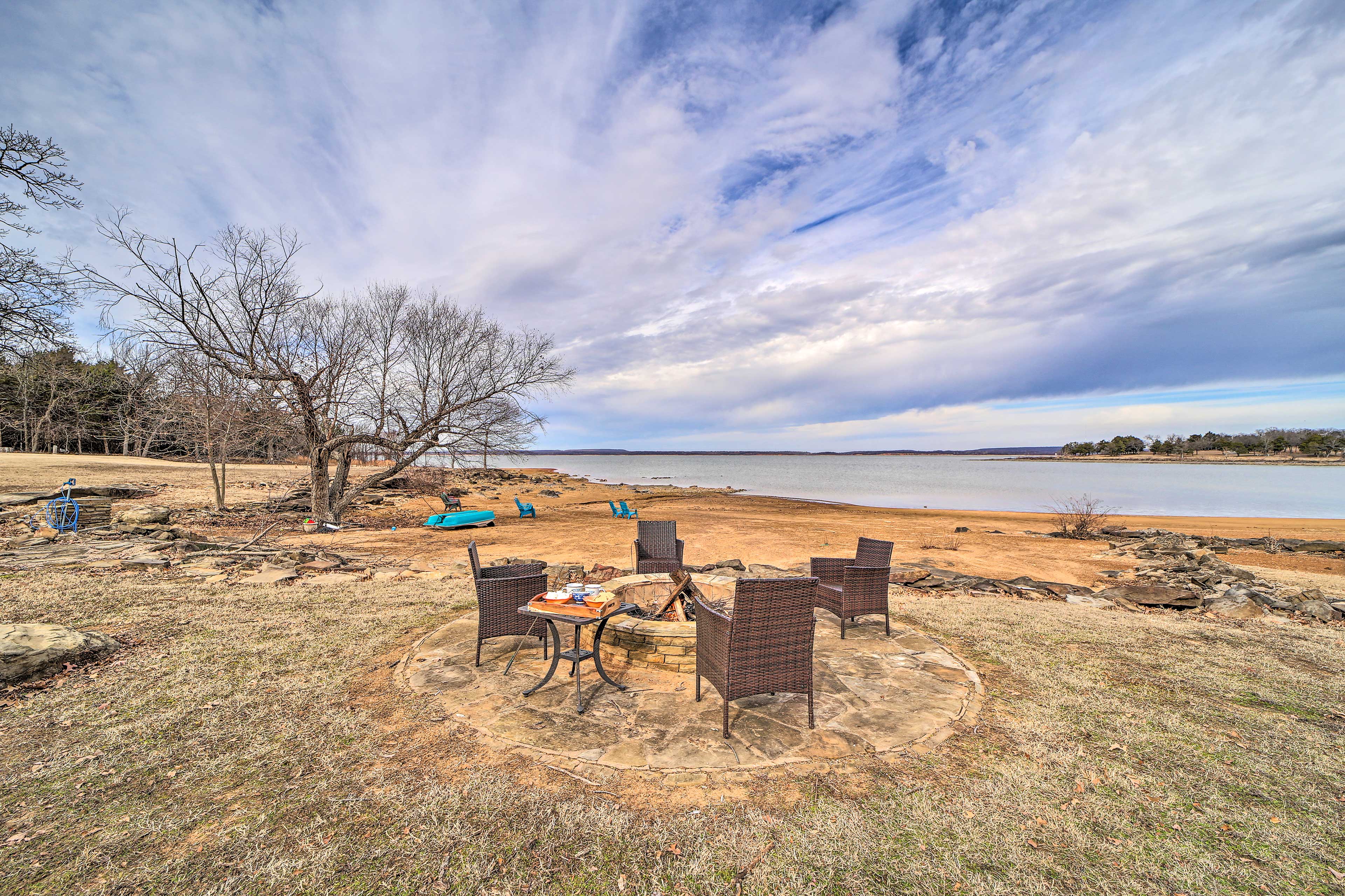 Spacious Lakeside Getaway w/ Fire Pit Stigler, OK Evolve