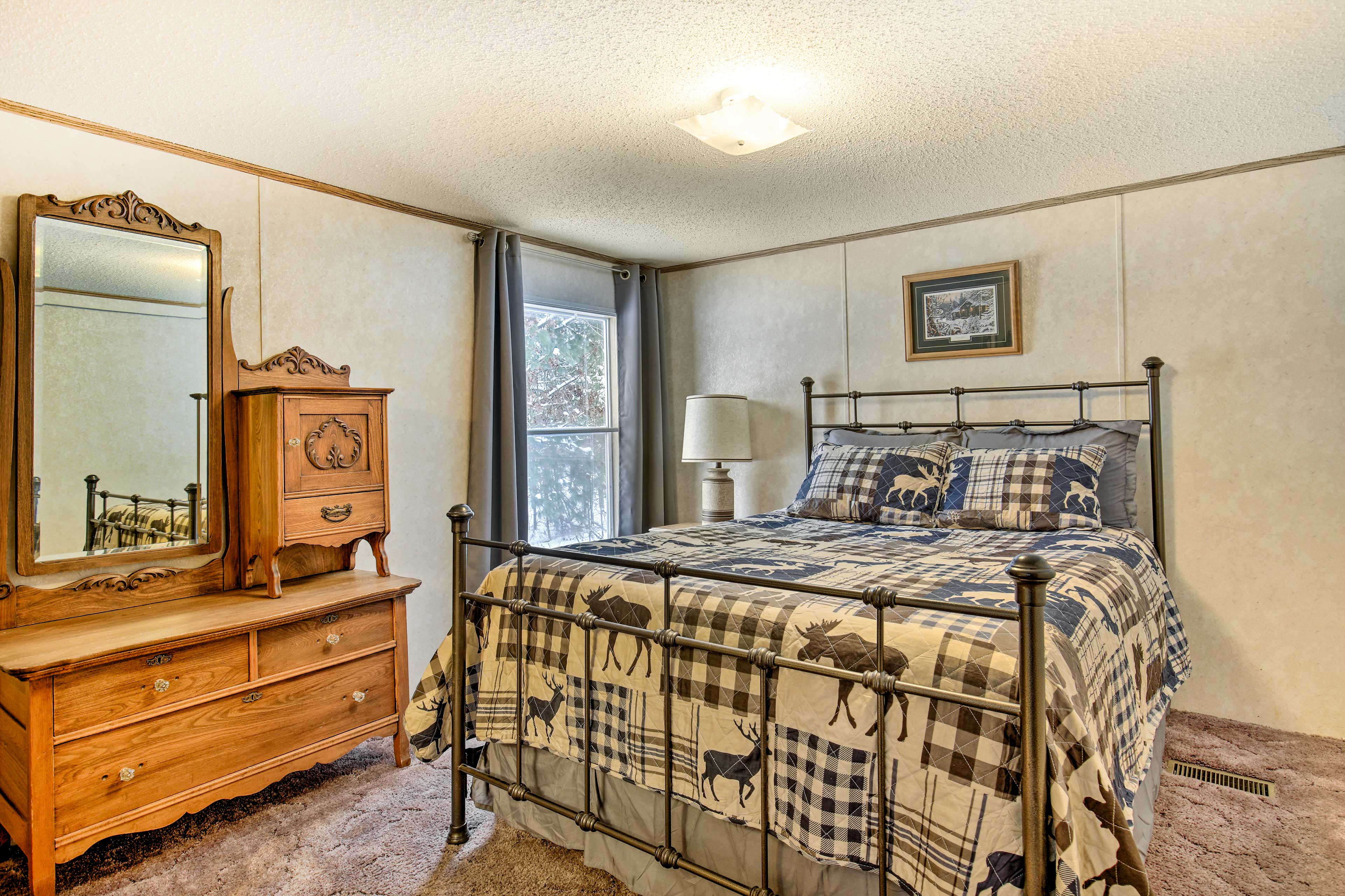 Cozy Wisconsin Getaway w/ Deck & Fire Pit! Elcho, WI Evolve