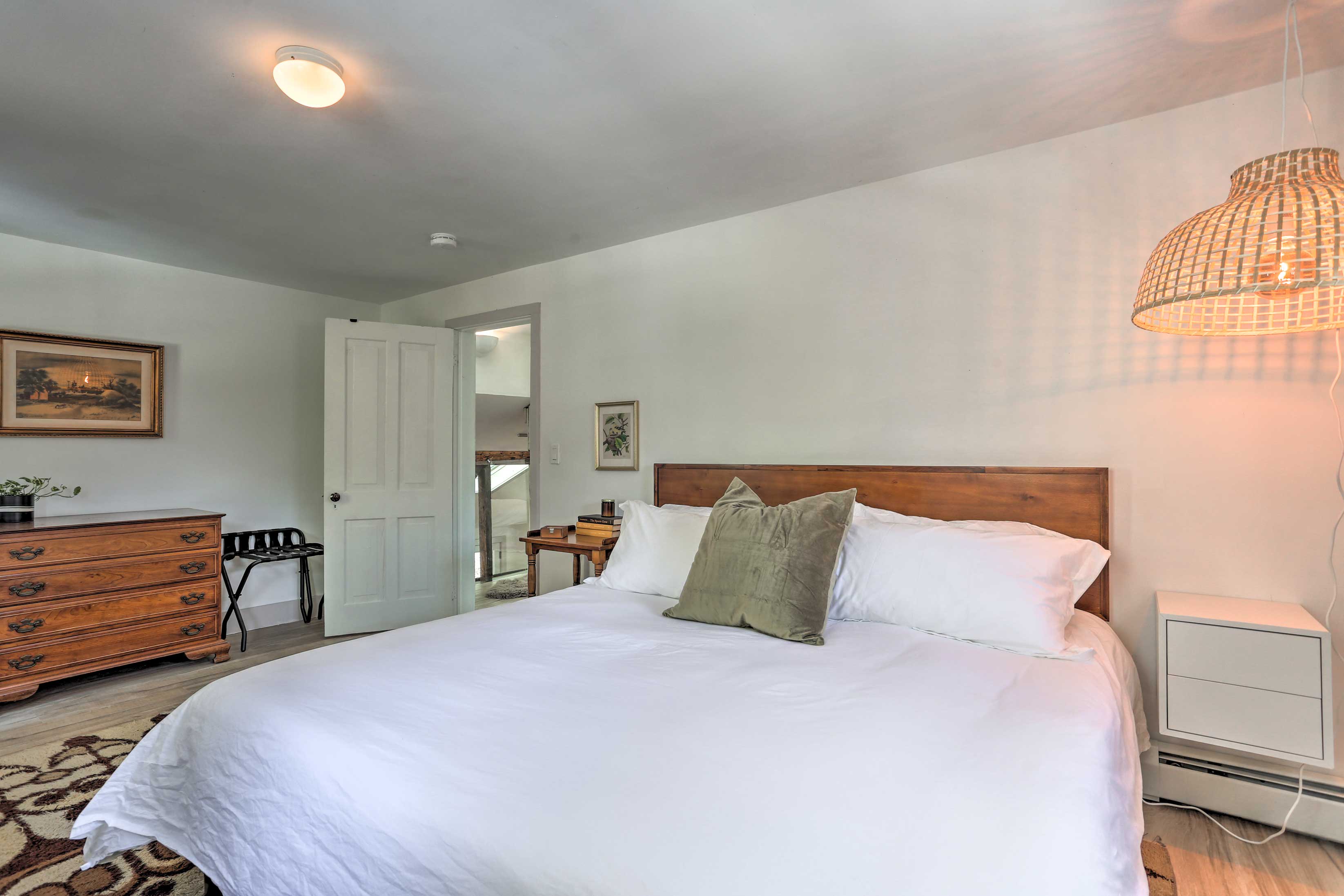 Charming Livingston Manor Cabin w/ Hot Tub! Roscoe, NY Evolve