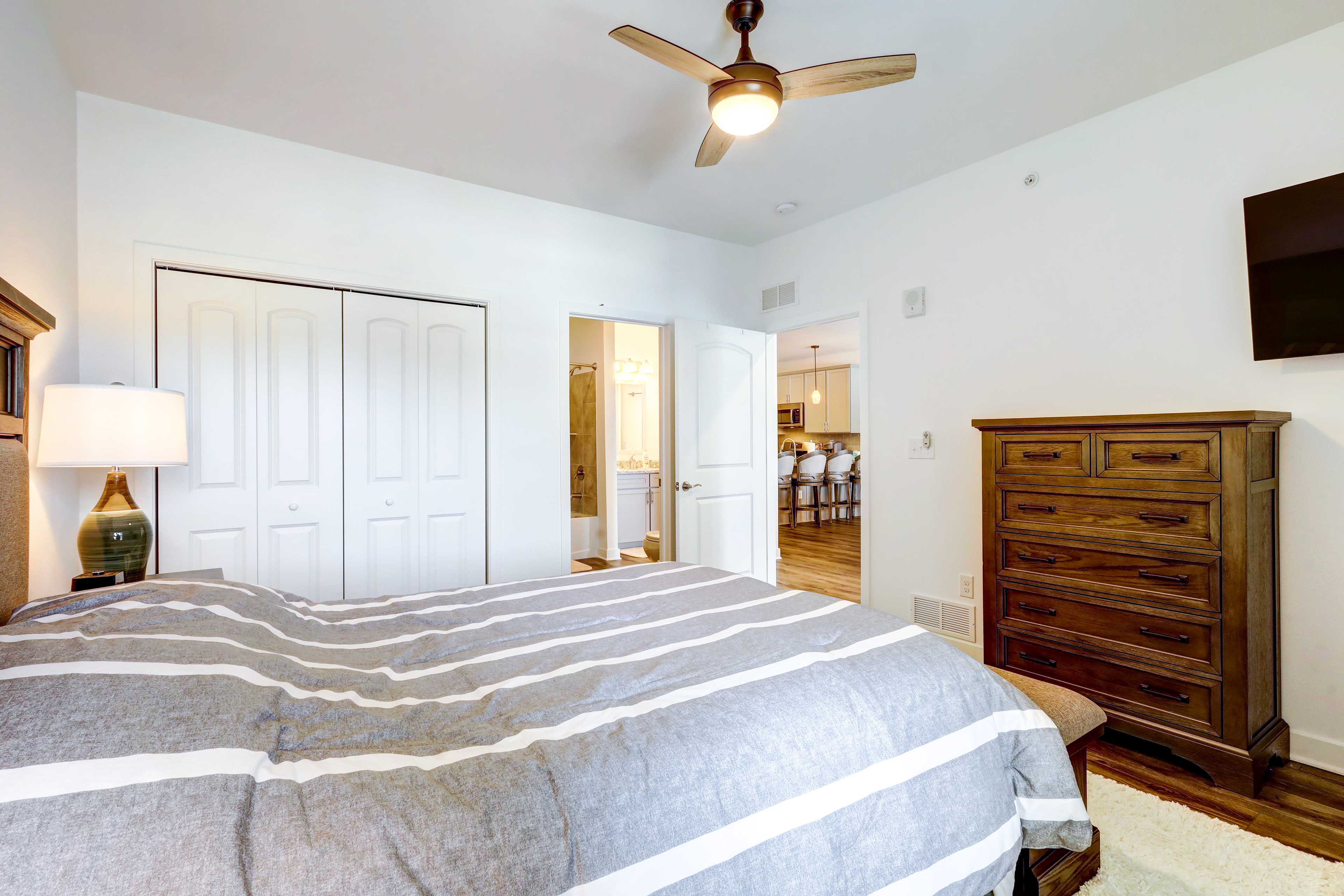 Bright Lewes Condo w/ Balcony, 7 Mi to Beach! Evolve