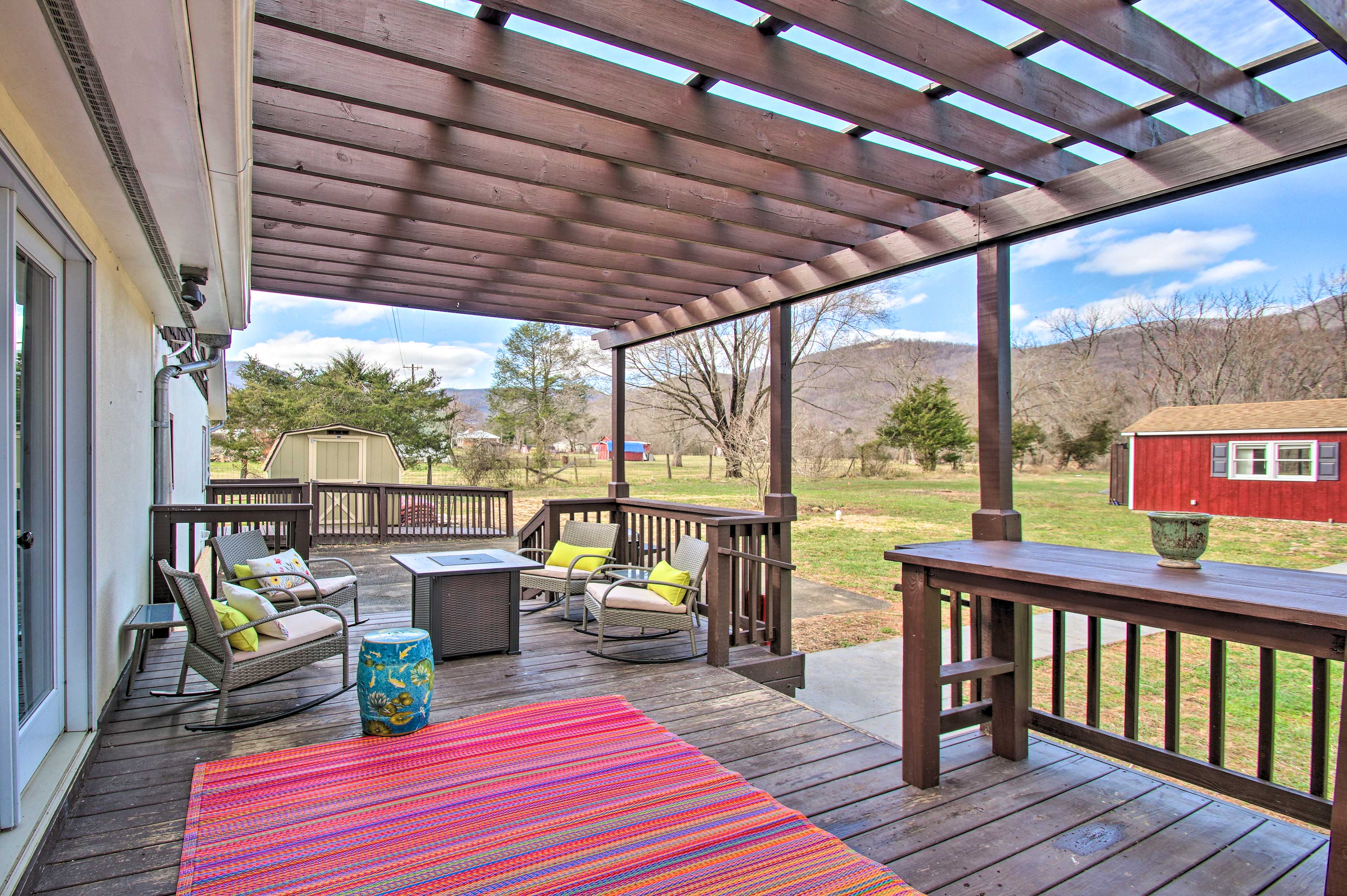 Home & Cottage Near Wintergreen Resort! Roseland, VA Evolve