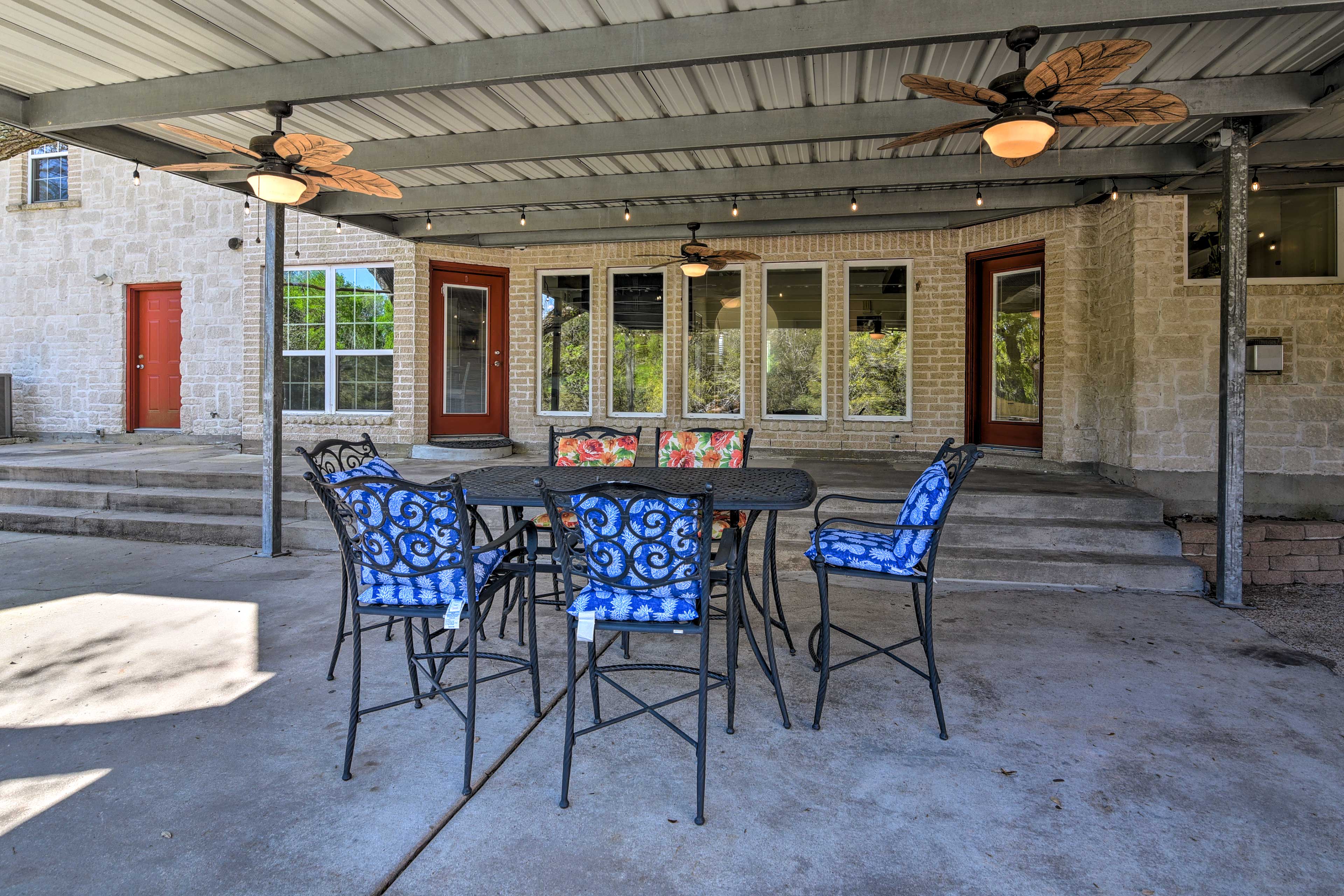 FamilyFriendly Hitchcock Home w/ Pool & Hot Tub! Evolve