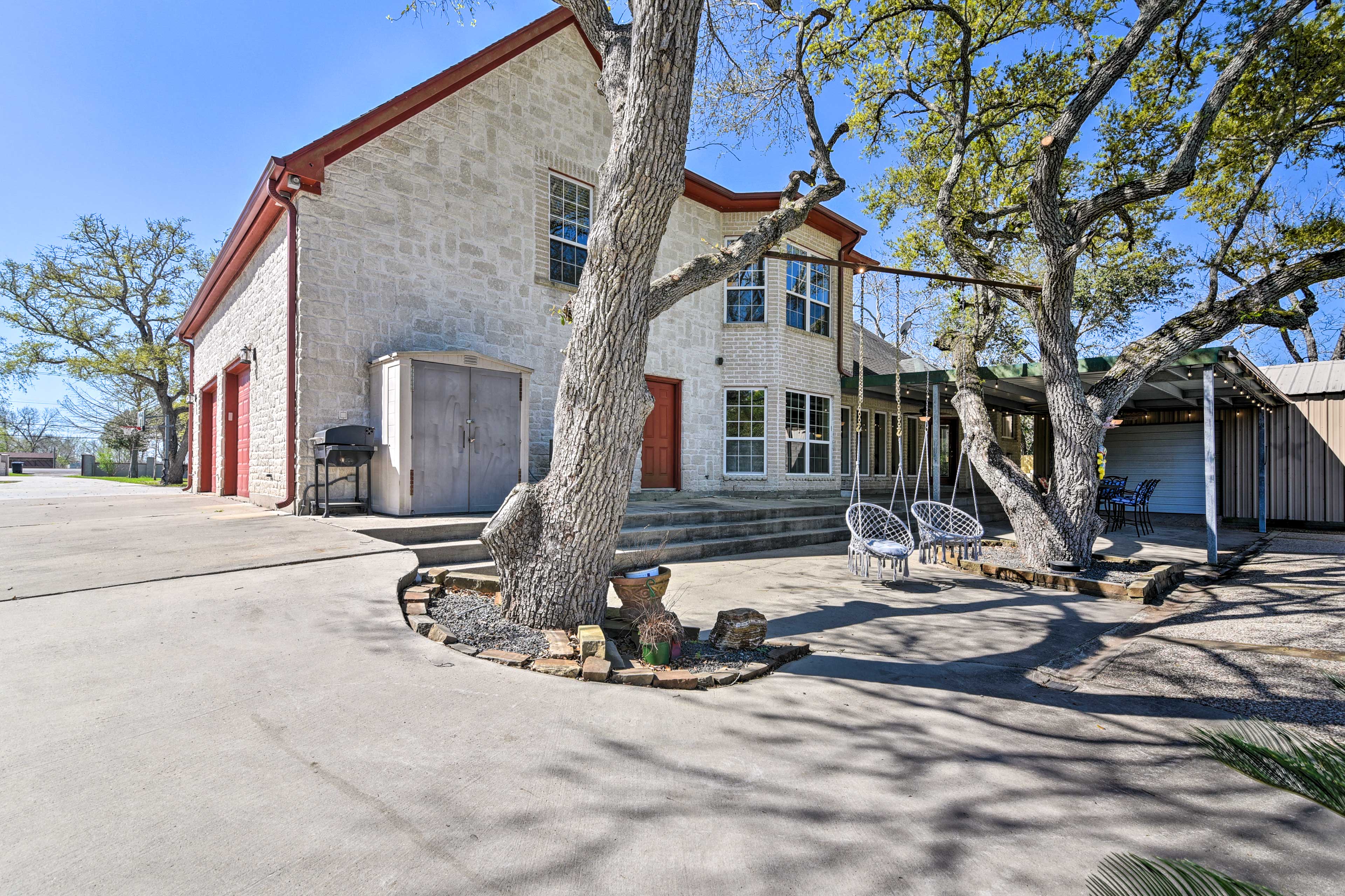 Hitchcock Vacation Rental w/ Pool & Hot Tub! Evolve