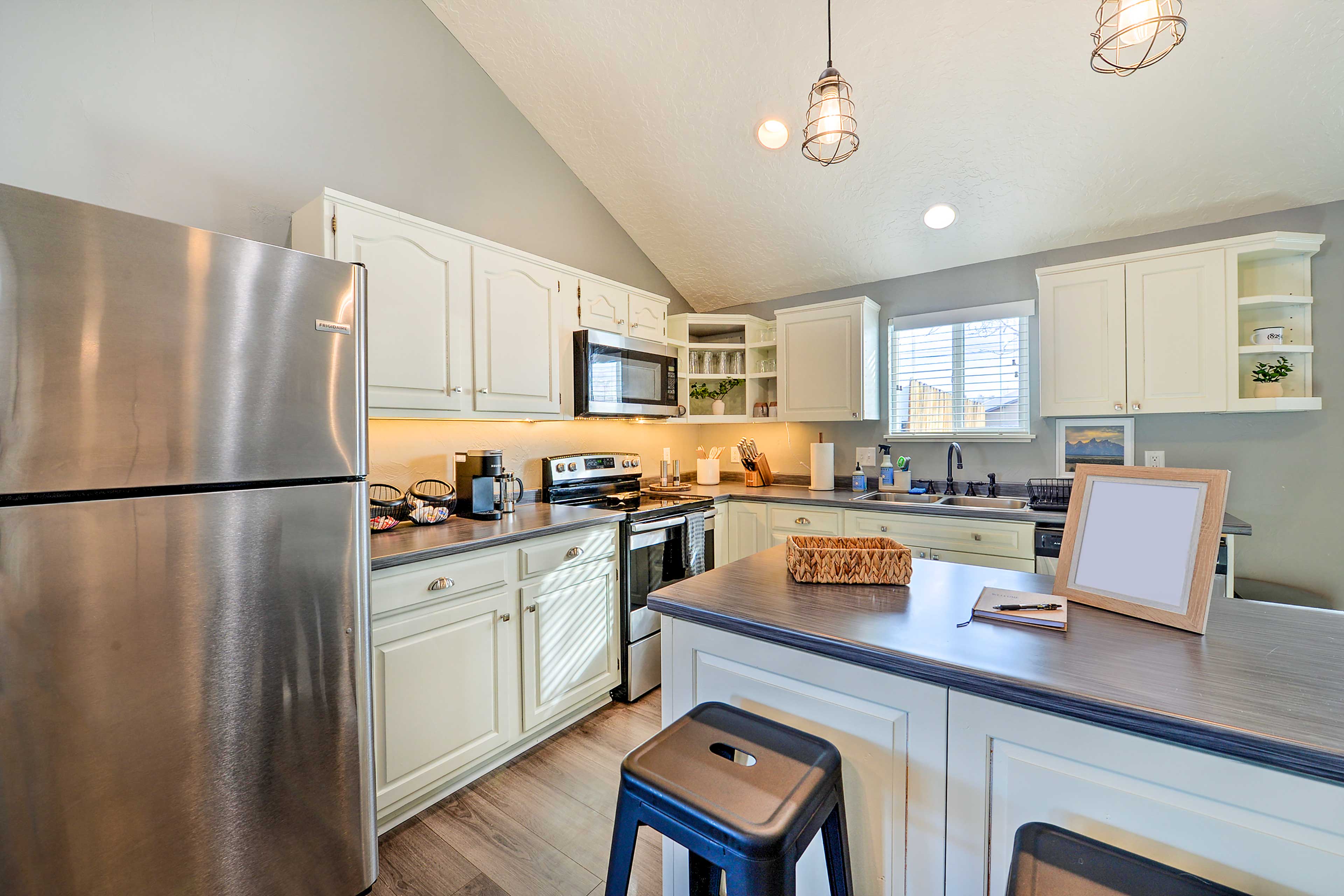 Centrally Located Pinedale Vacation Rental! Evolve