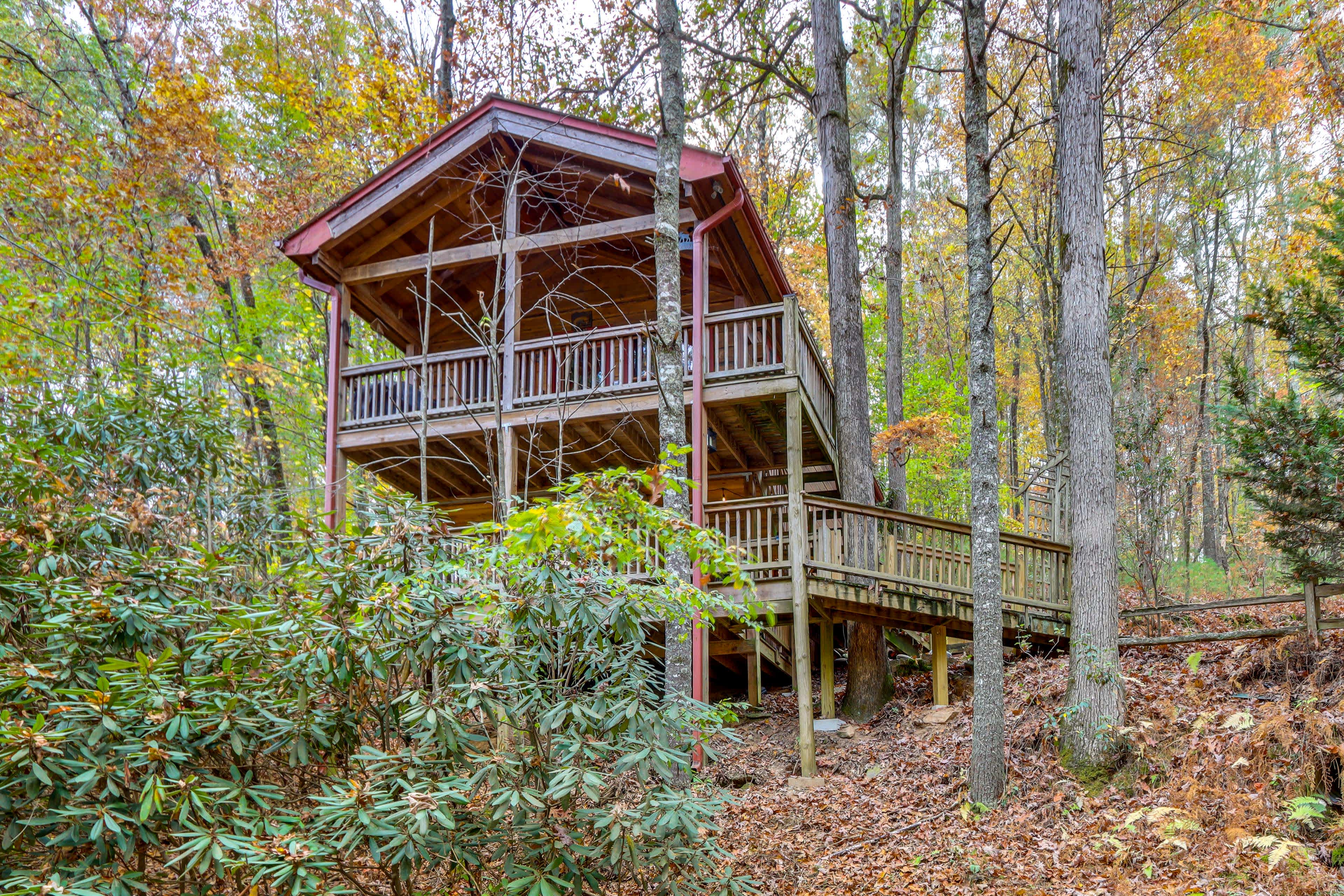 'Little Fox Den’ Ellijay Cabin Rental w/ Hot Tub! Evolve