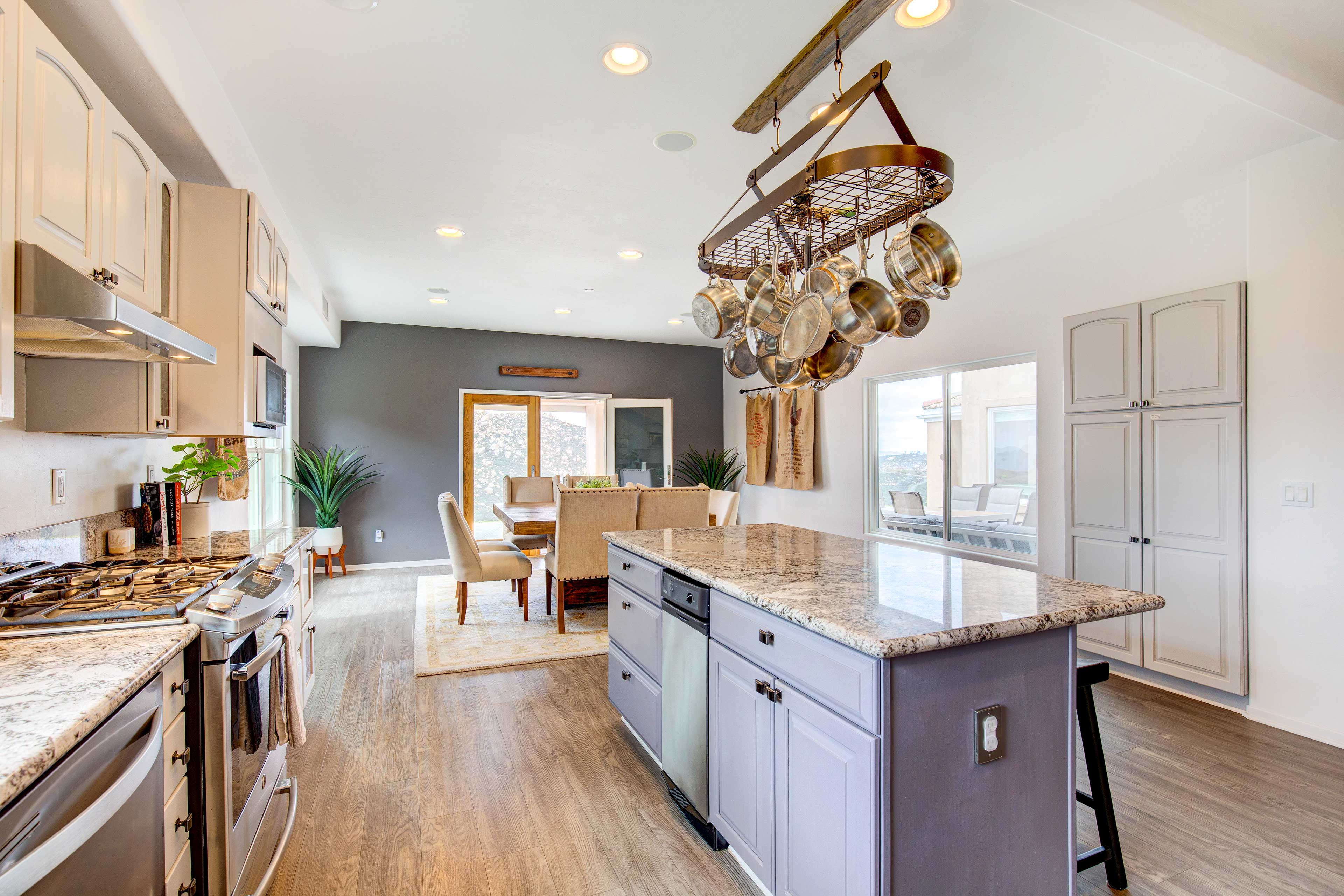 Mountaintop Ramona Home Private Pool, Near Lake! Evolve