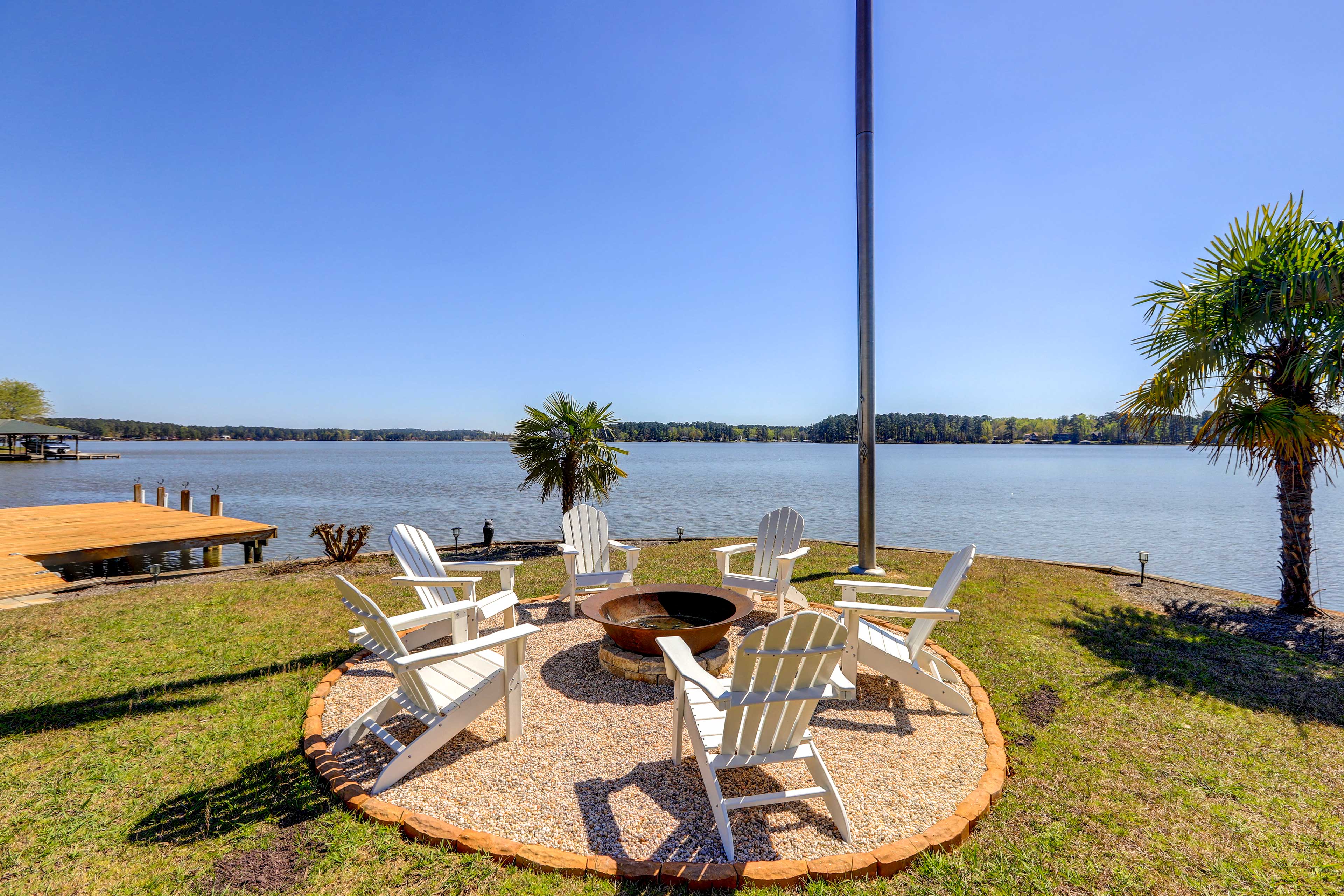Waterfront Vacation Rental Home on Lake Sinclair! Sparta, GA Evolve