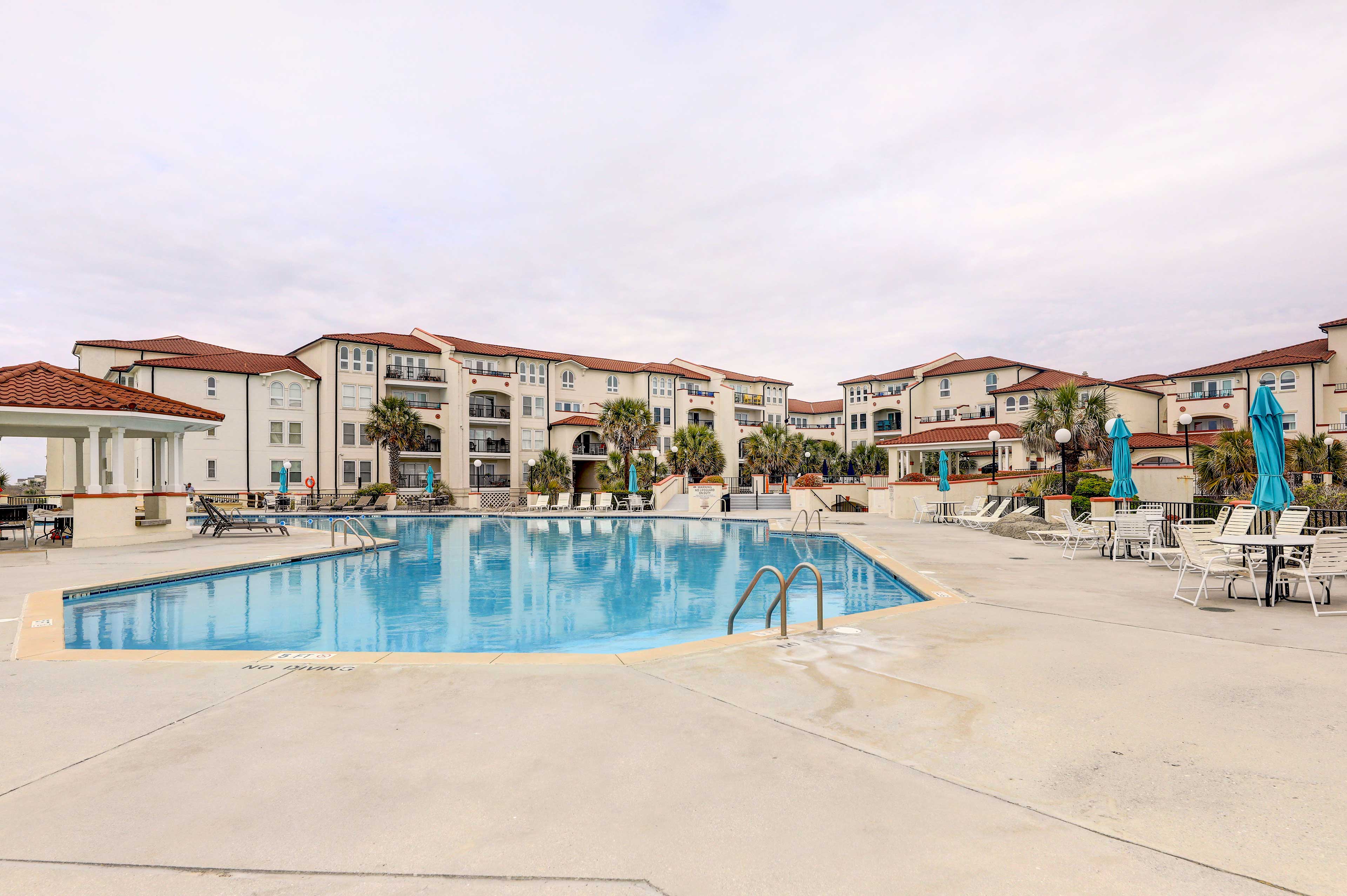 Villa Capriani Condo w/ Direct Beach Access! North Topsail Beach, NC
