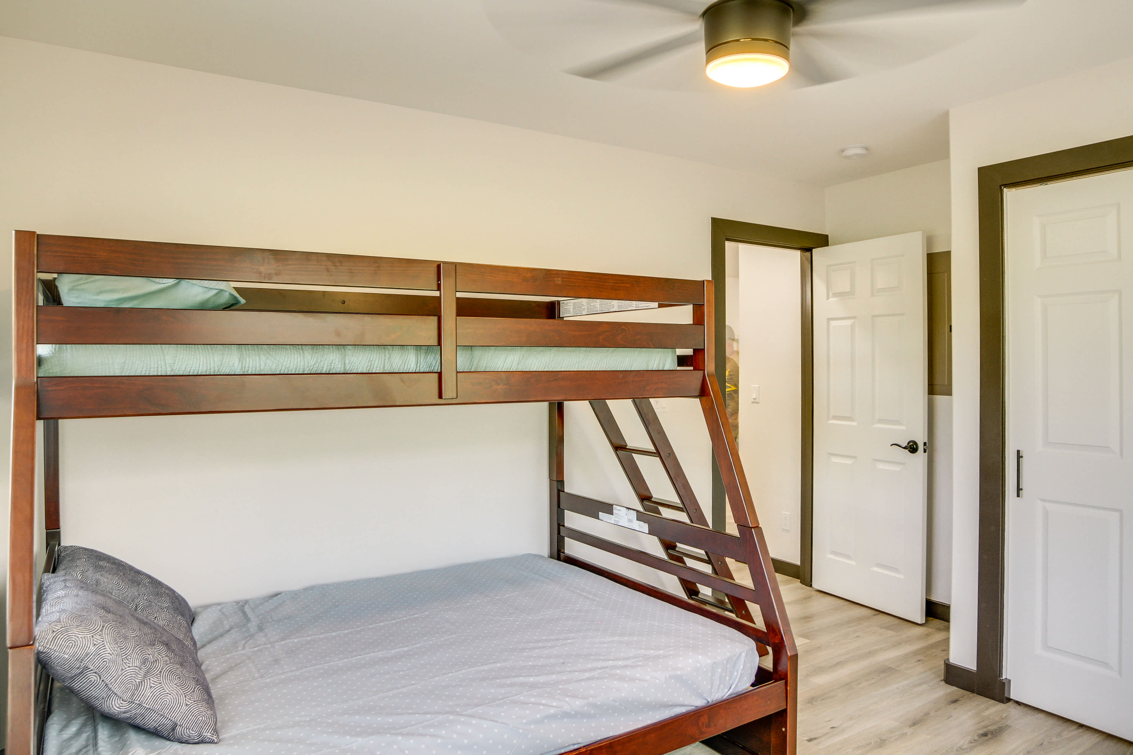 Keaau Getaway w/ Patio, 3 Mi to Shipman Beach! Evolve