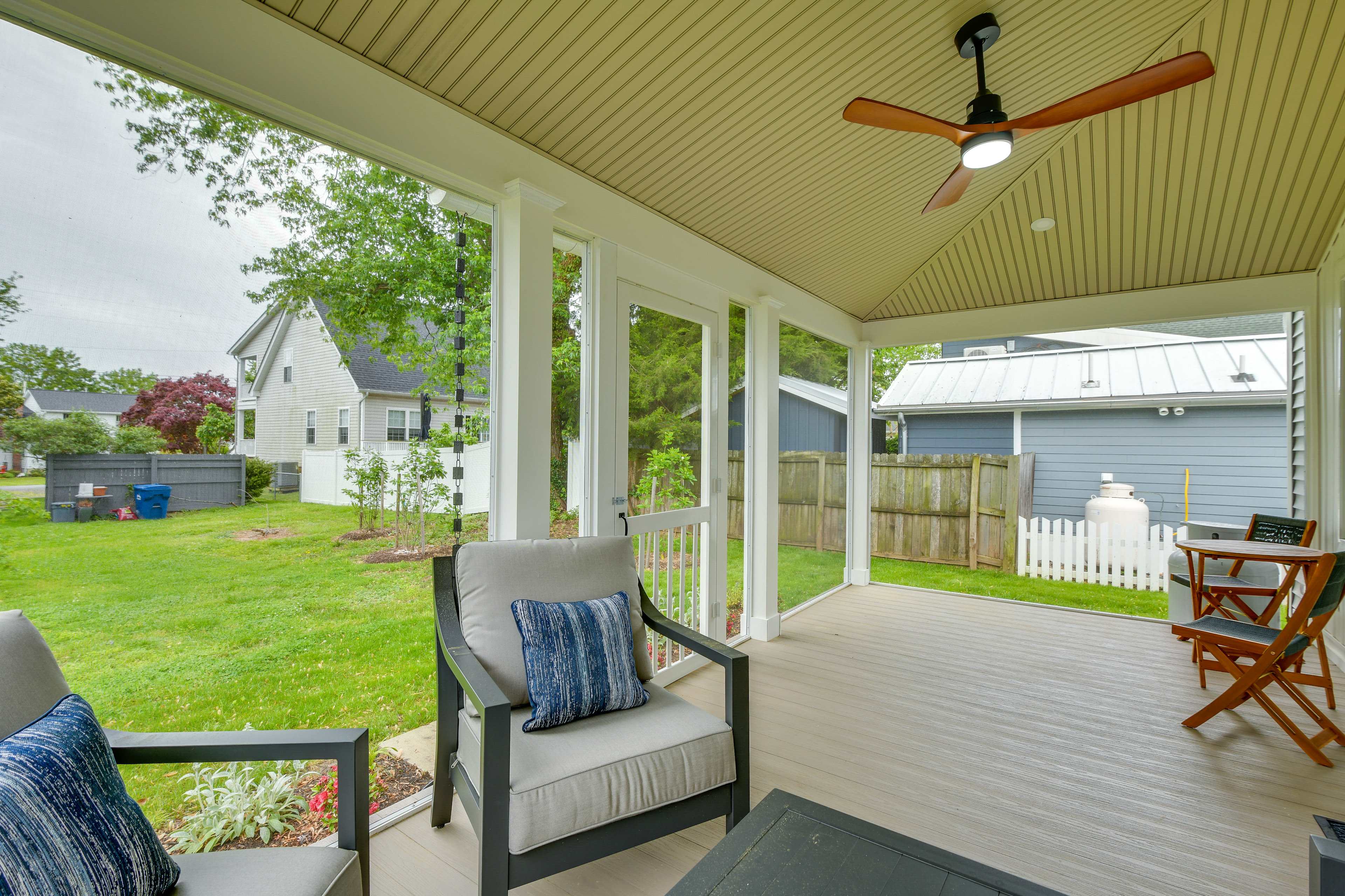 Modern Solomons Cottage Rental Walk to Island! Evolve