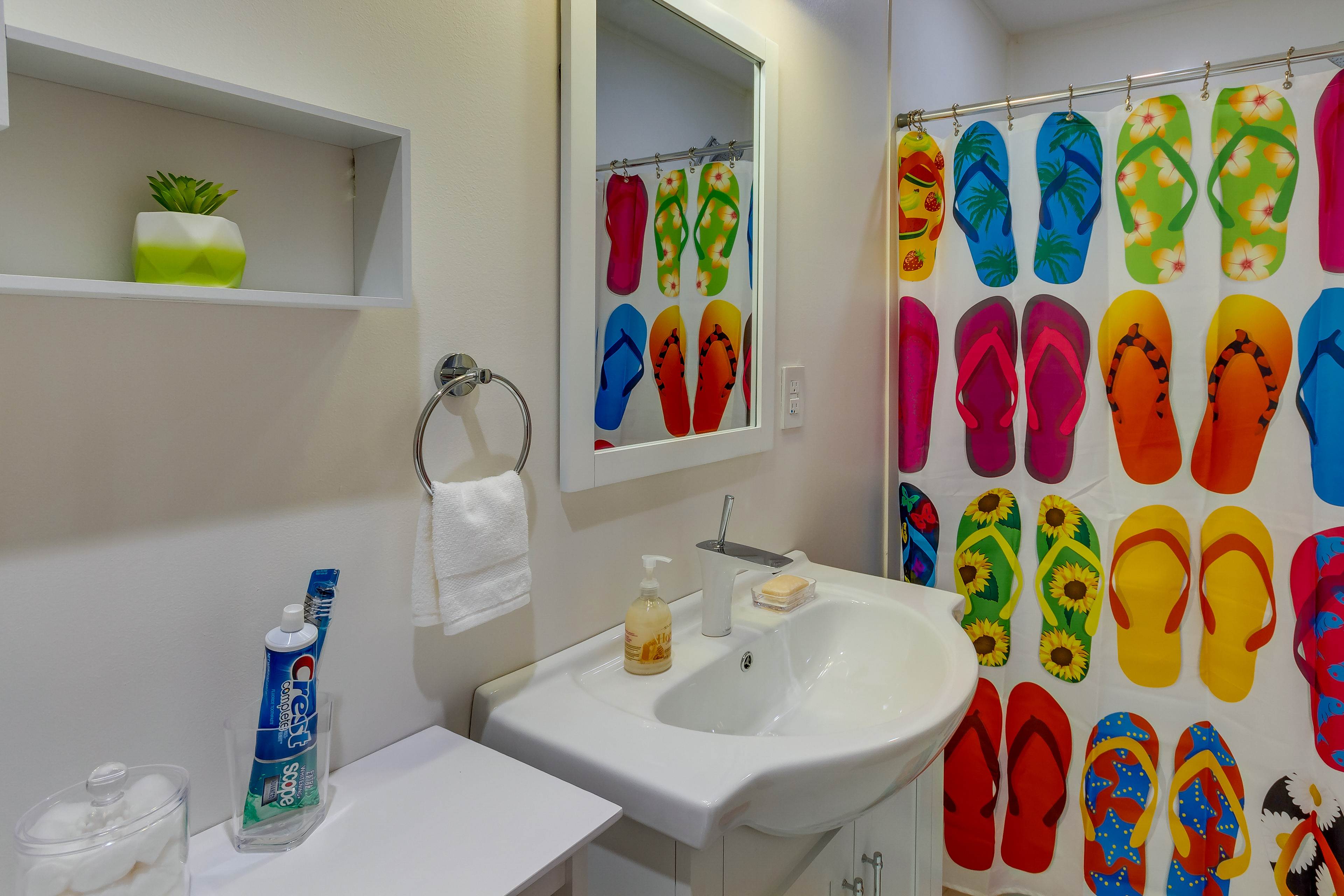 Gulf Breeze Vacation Rental w/ Pool Access! Evolve