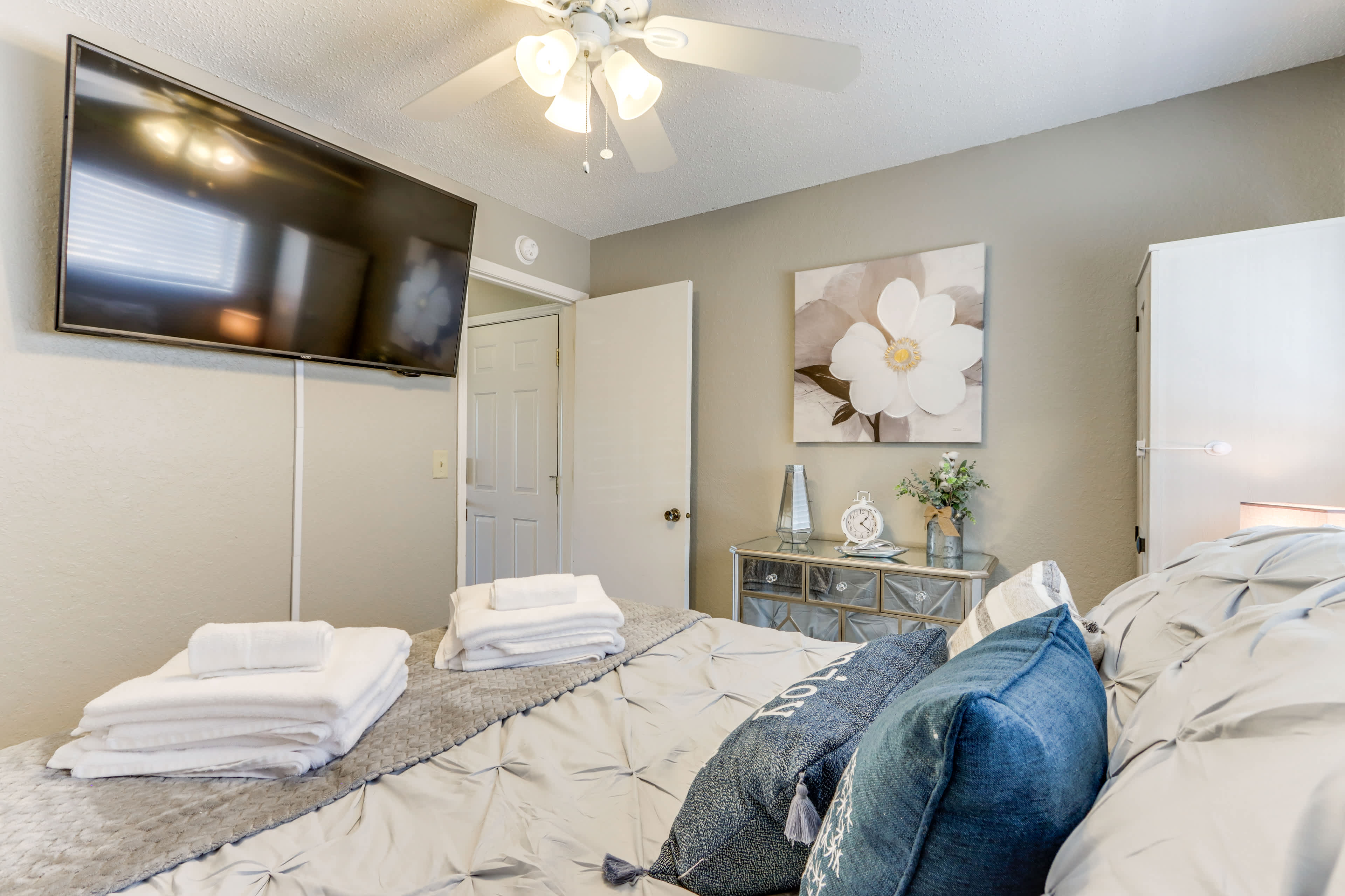 Osage Beach Vacation Rental w/ Pool & Lakeview! Evolve