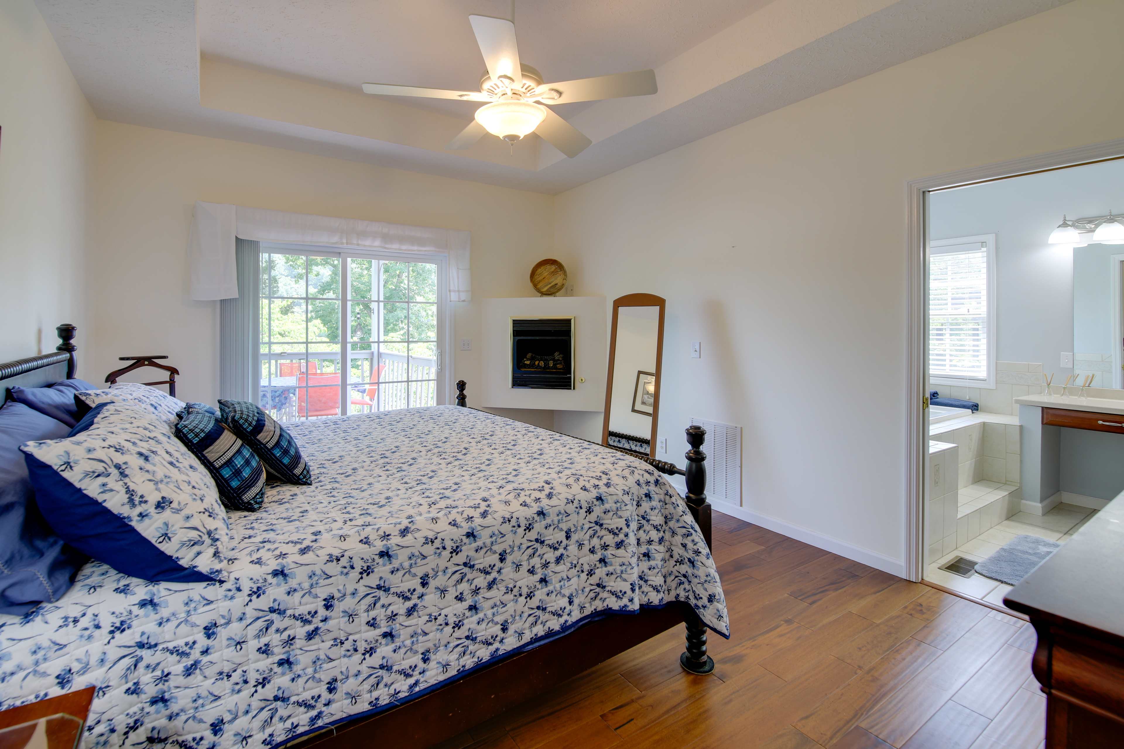 Lakefront LaFollette Home w/ Private Boat Slip! Lafollette, TN Evolve