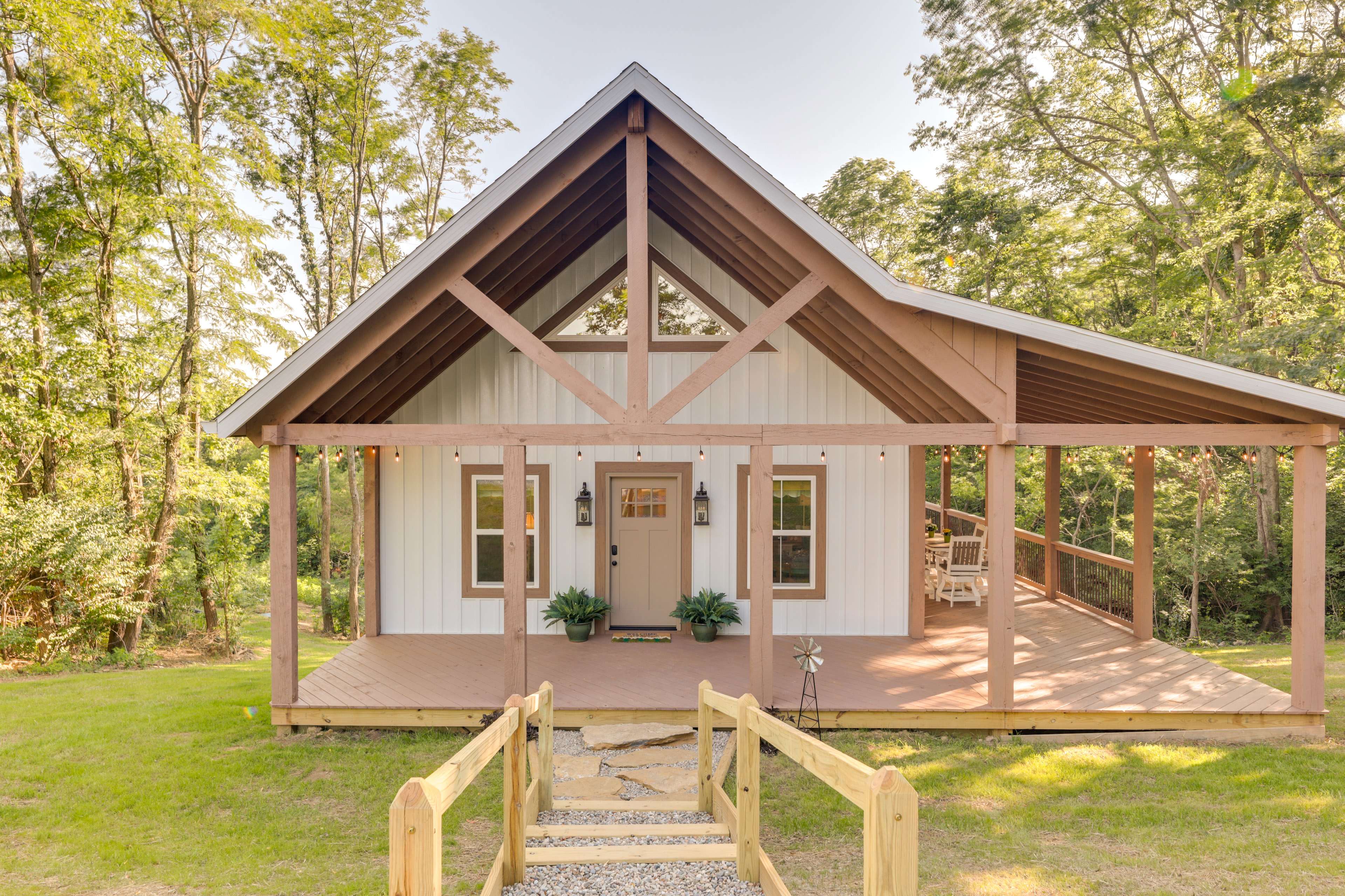 Serene Kentucky Cabin w/ Fireplace + Fire Pit! Williamstown, KY Evolve