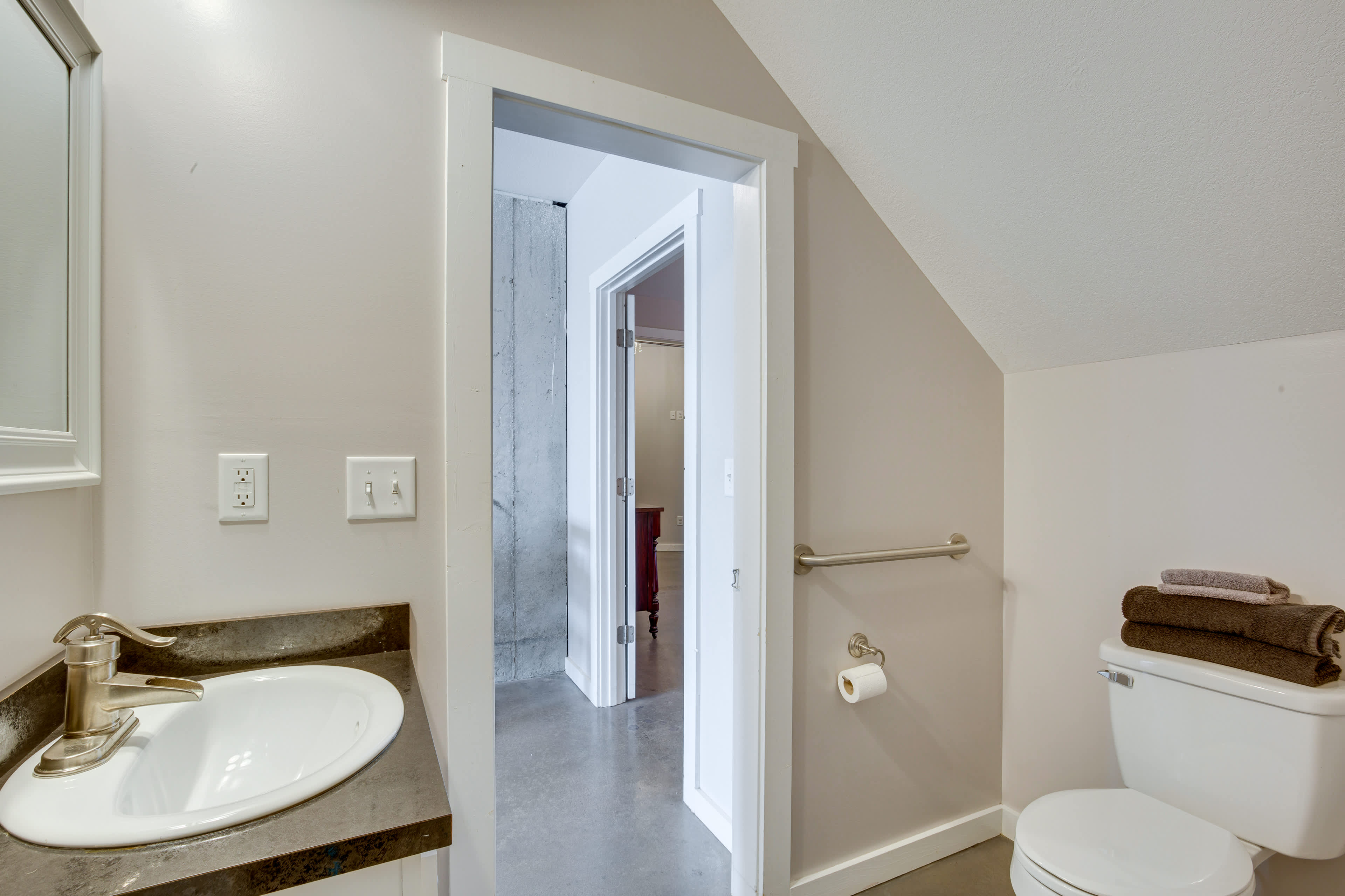 ‘Sunset View’ at Red House Farm, 1 Mi to Lake! Plattsburg, MO Evolve