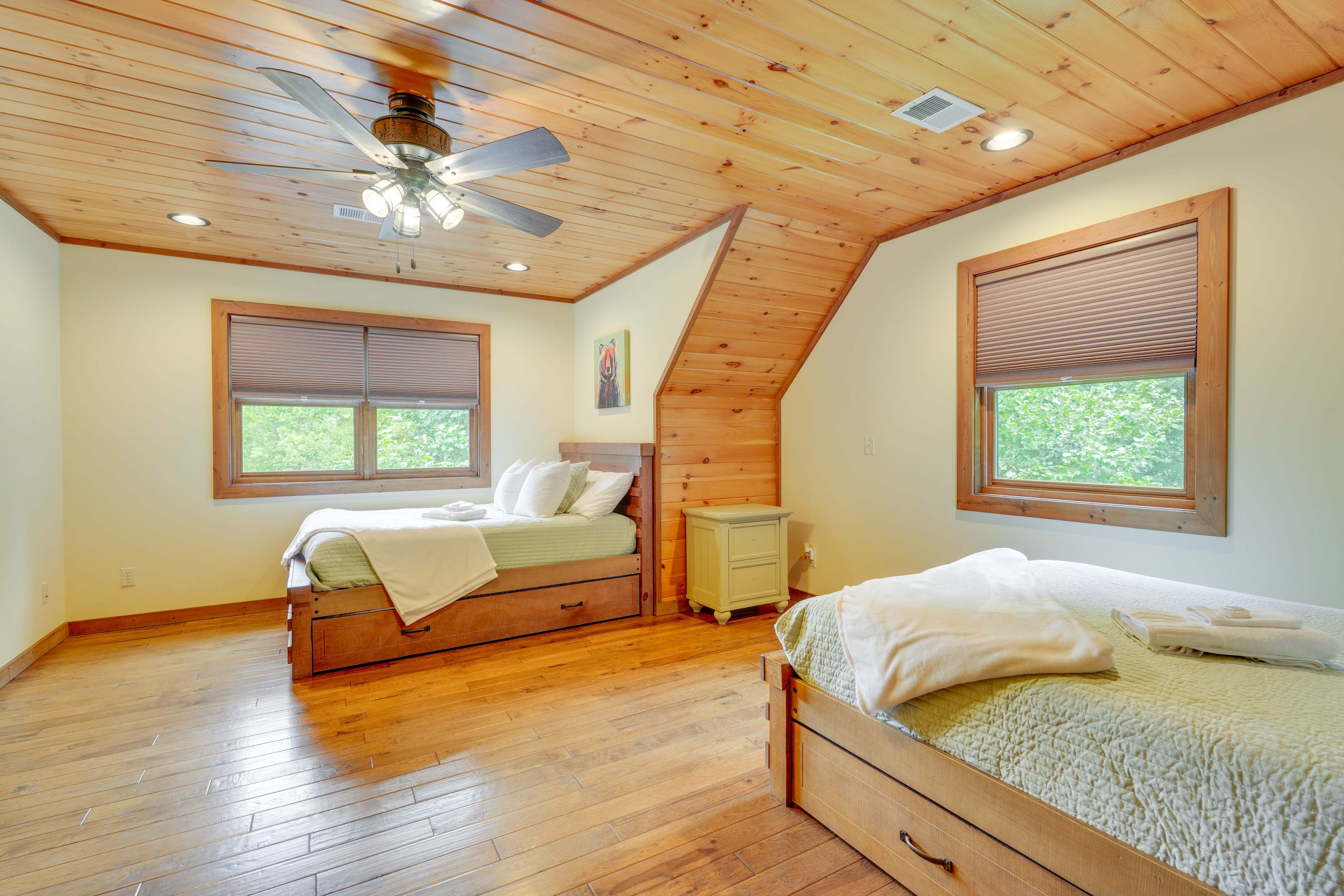 Roan Mountain Home w/ Deck Near Appalachian Trail! Evolve