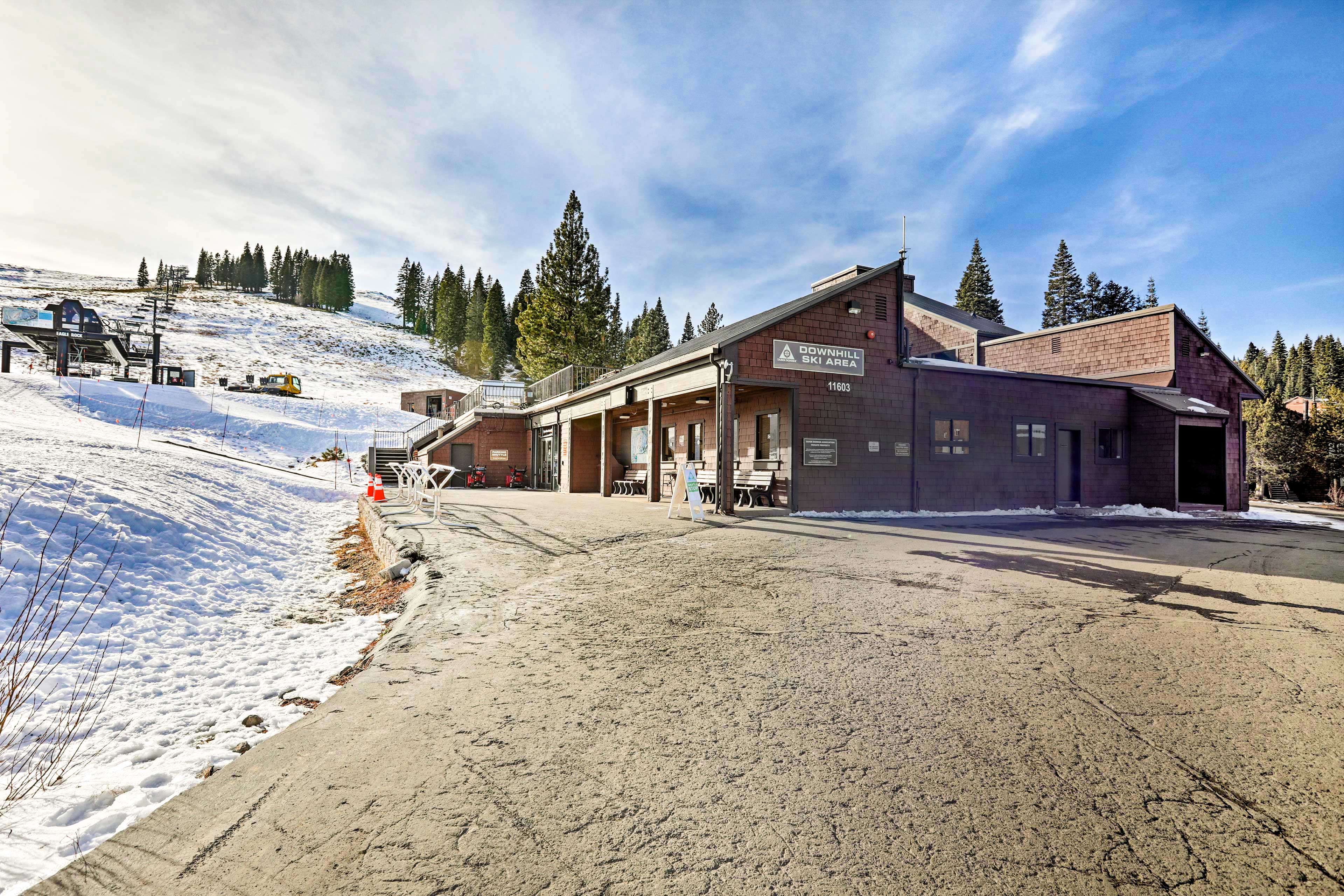 PetFriendly Home in Truckee w/ Balconies + Grill! Evolve