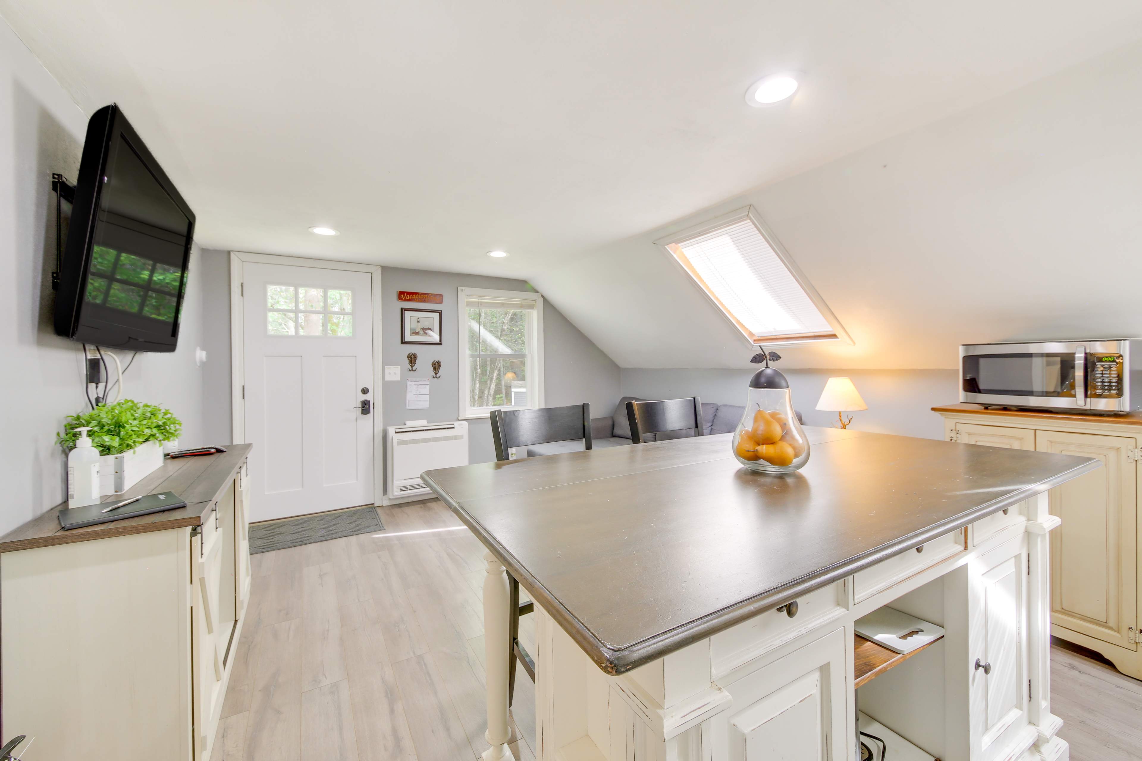 Searsport Paradise w/ Private Pool & Patio! Evolve