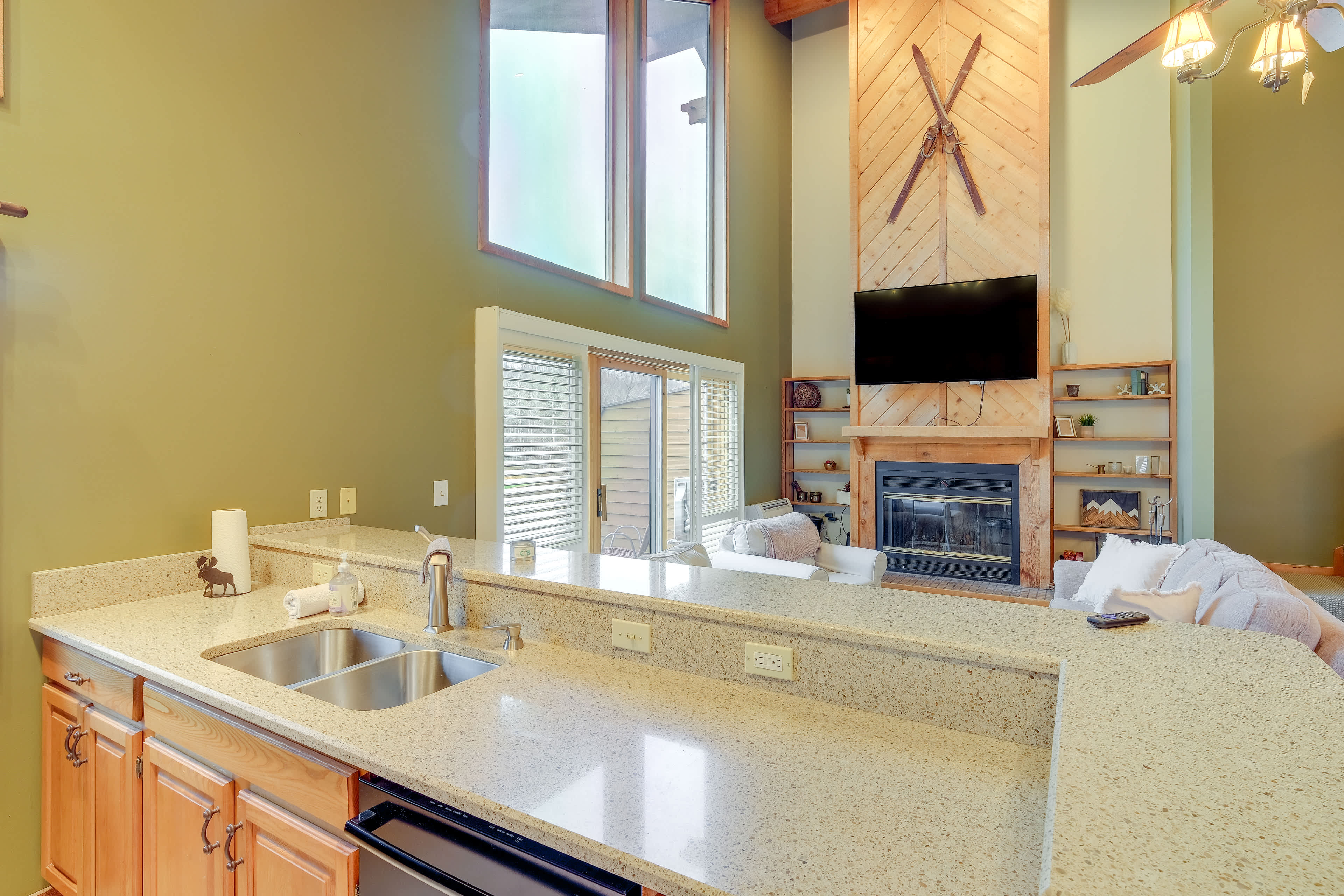 Schuss Mountain Condo w/ Deck Walk to Ski Lift! Mancelona, MI Evolve