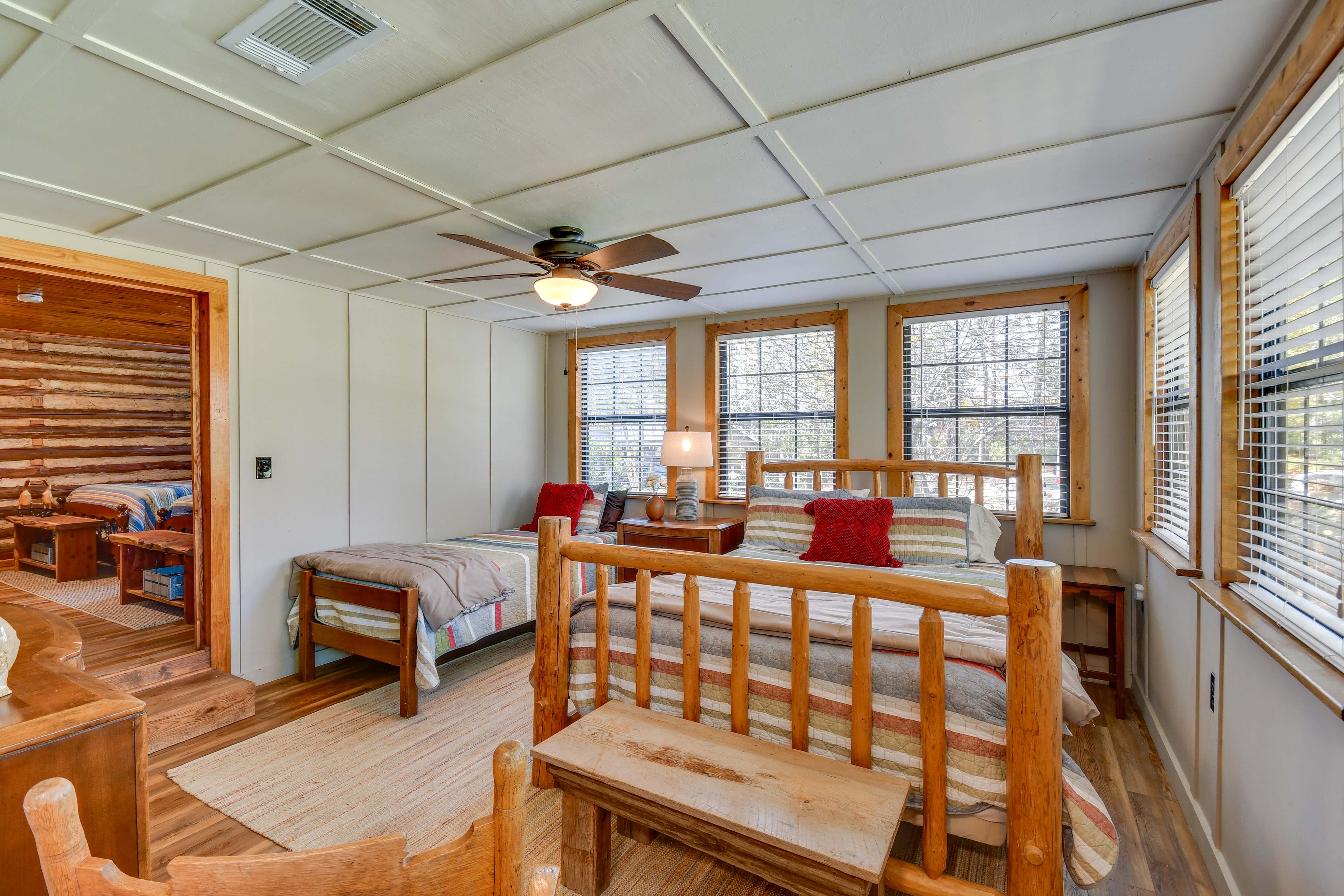 Lake Martin Retreat w/ Beach, Boat Dock + Fire Pit Jacksons' Gap, AL