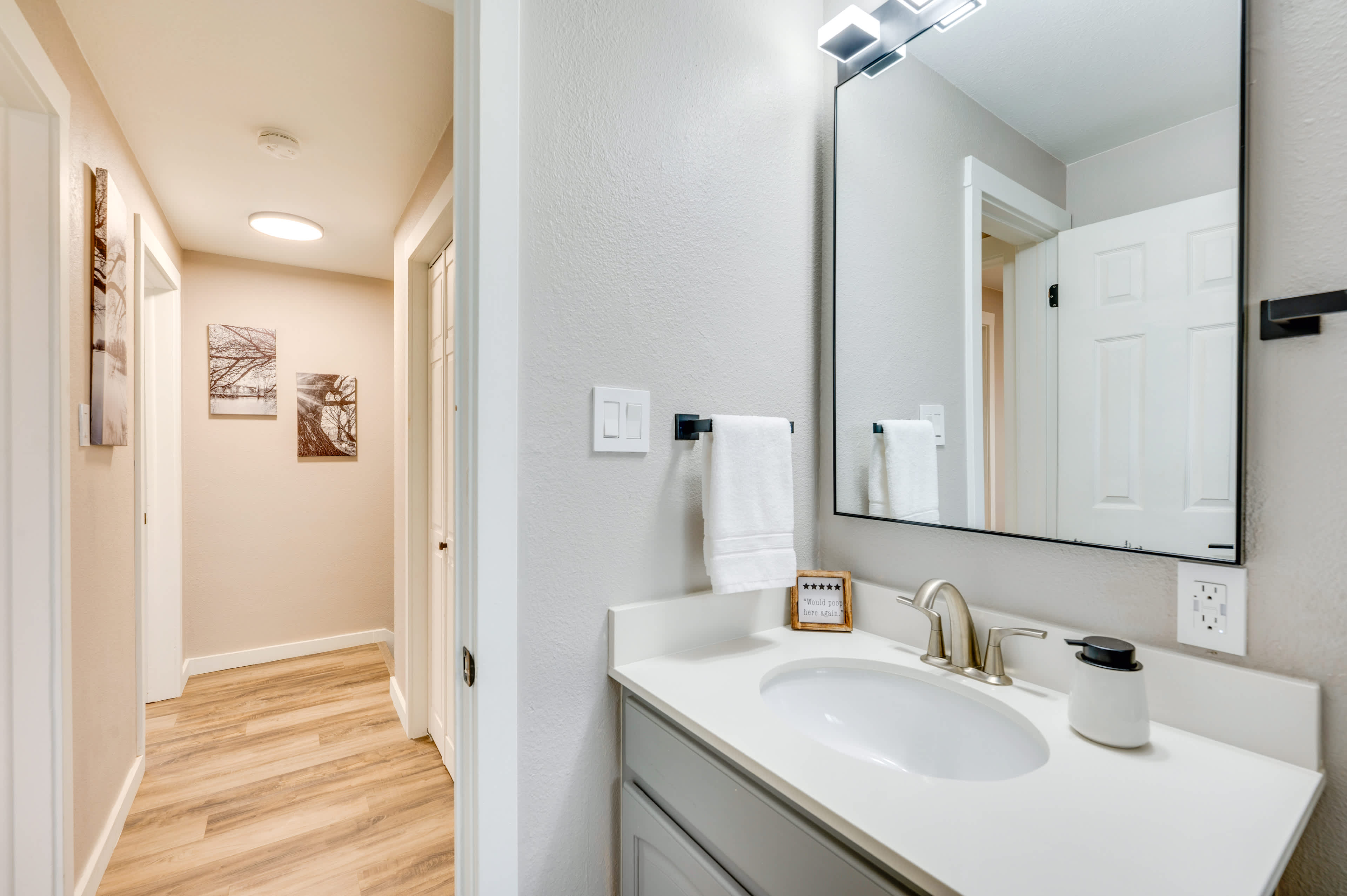 DogFriendly Colorado Retreat w/ FencedIn Yard! Arvada, CO Evolve