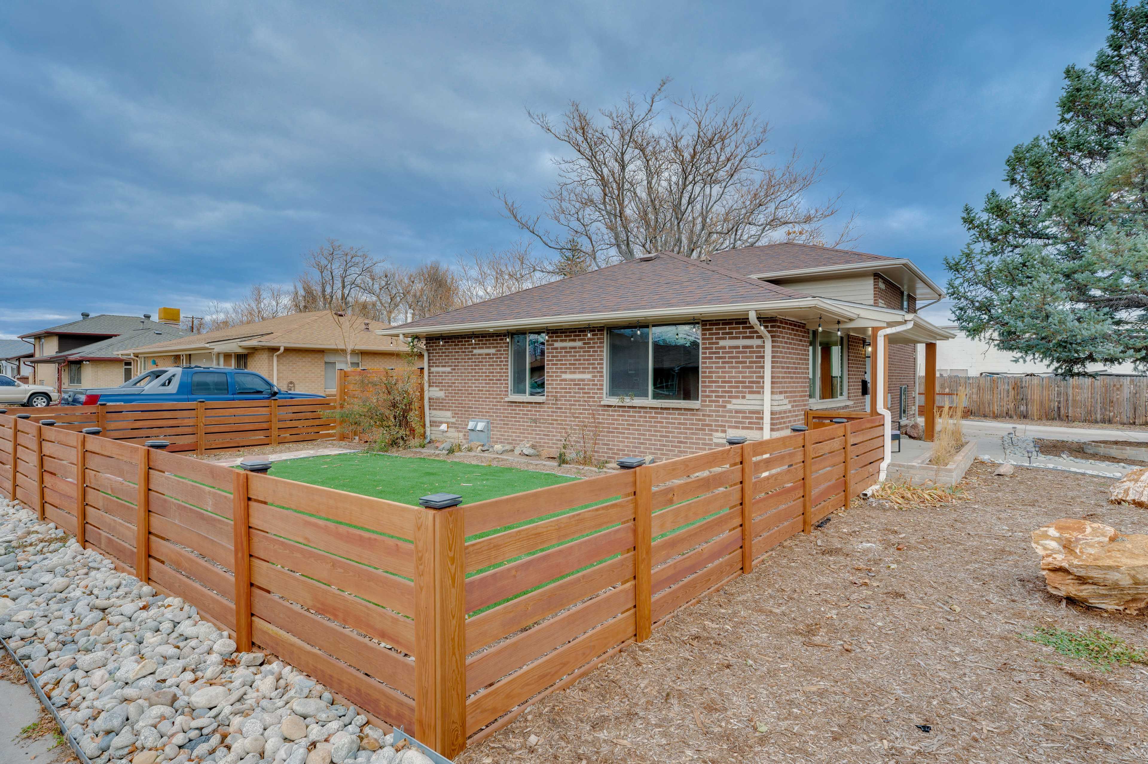 DogFriendly Colorado Retreat w/ FencedIn Yard! Arvada, CO Evolve