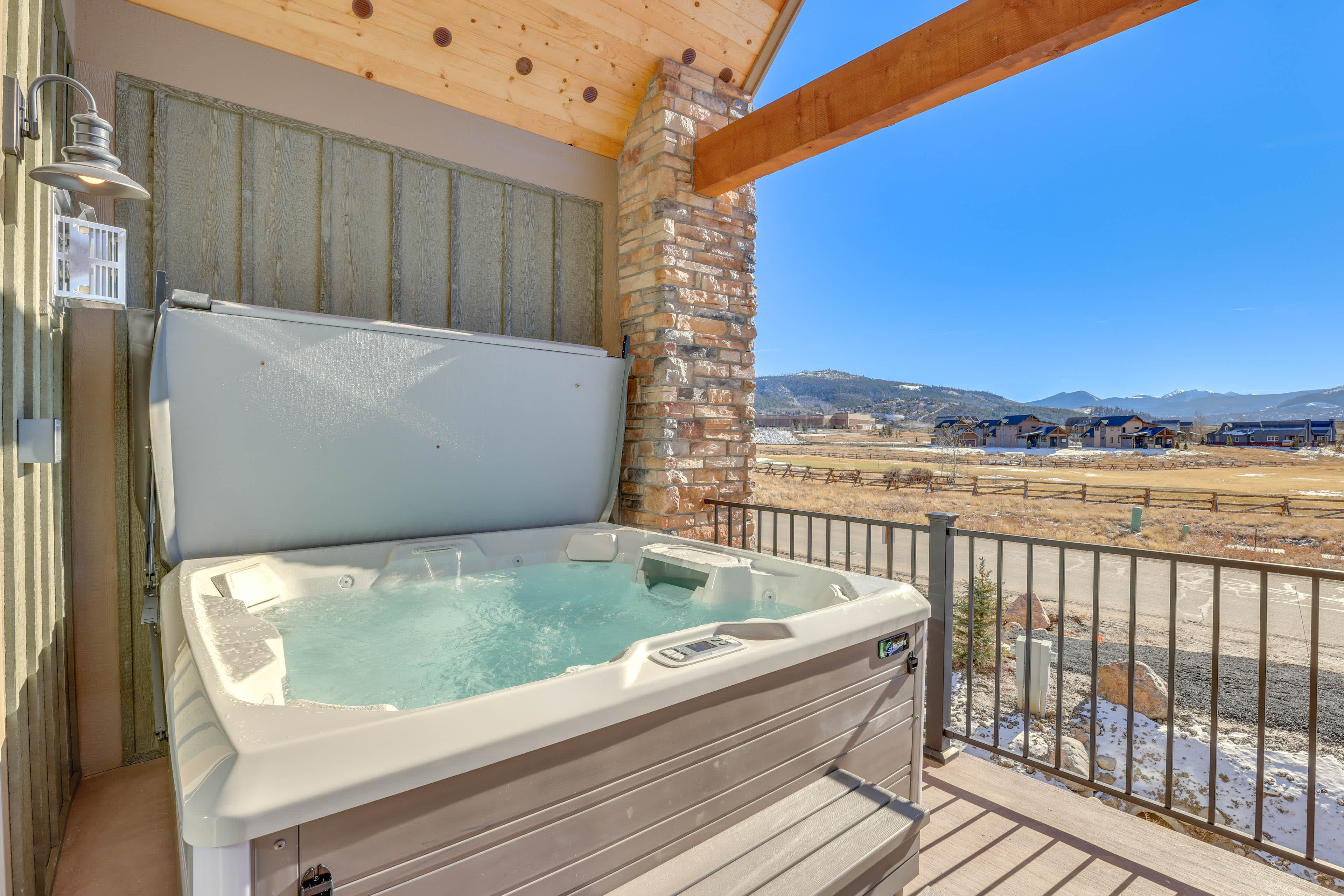 Spacious Colorado Abode Hot Tub & Mountain Views Granby, CO Evolve