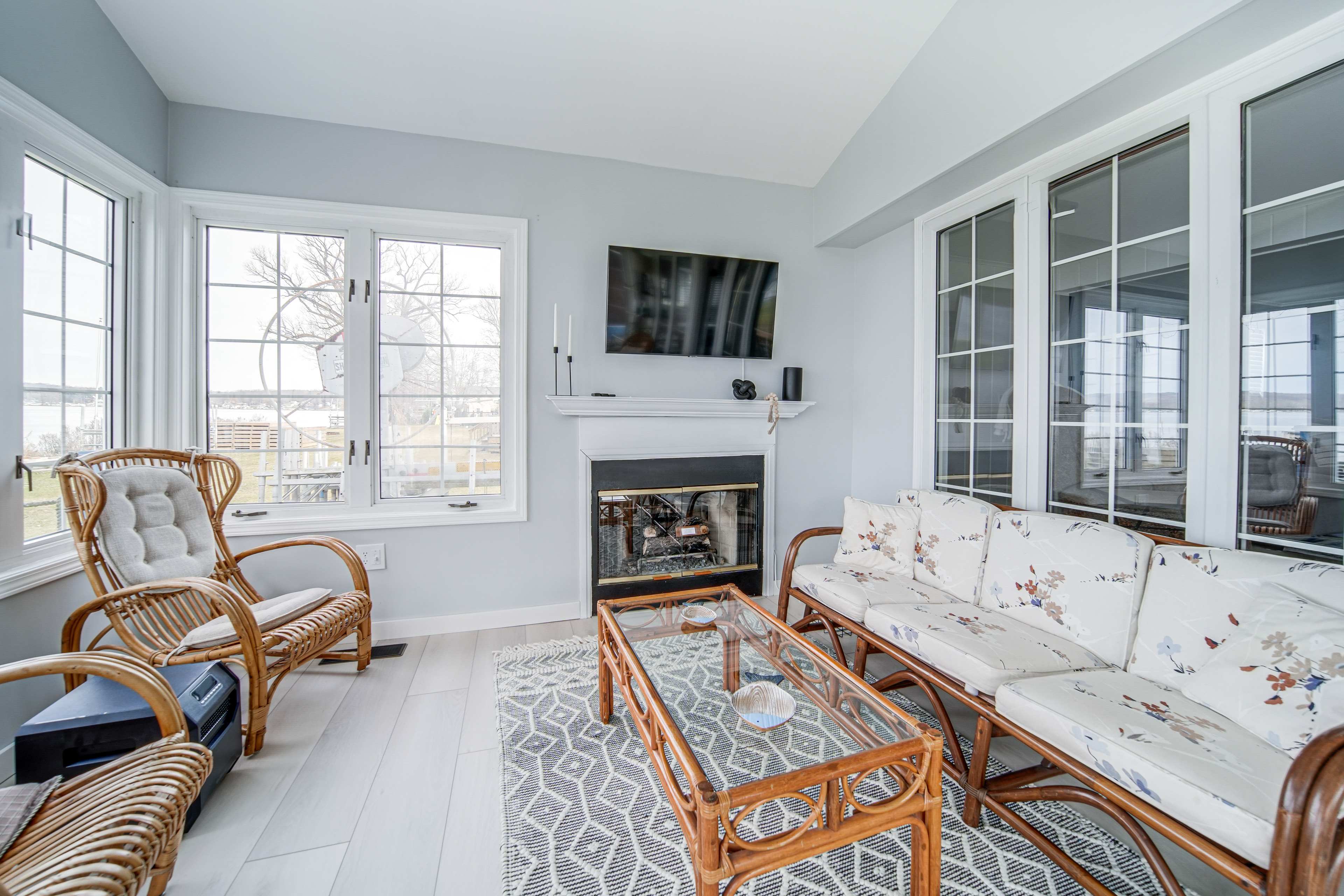 Waterfront Chautauqua Lake Home w/ Stunning Views Jamestown, NY Evolve