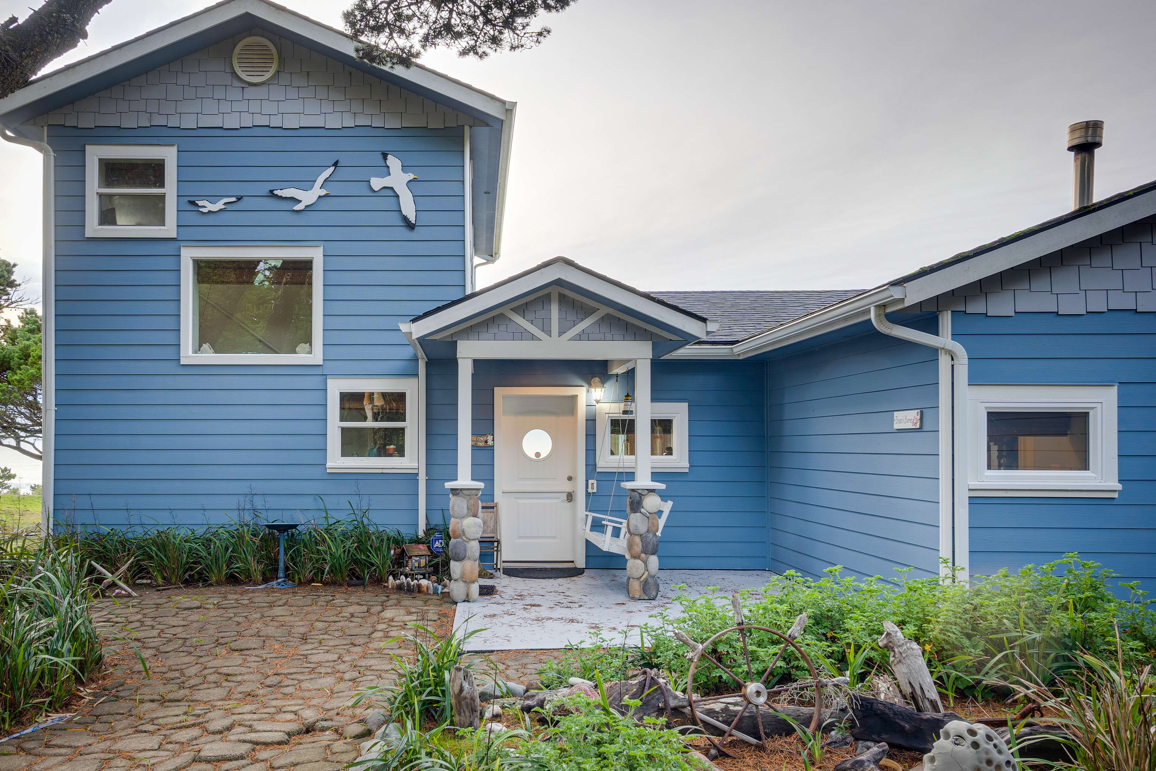 Dreamy Port Orford Home w/ Oceanfront Views Evolve
