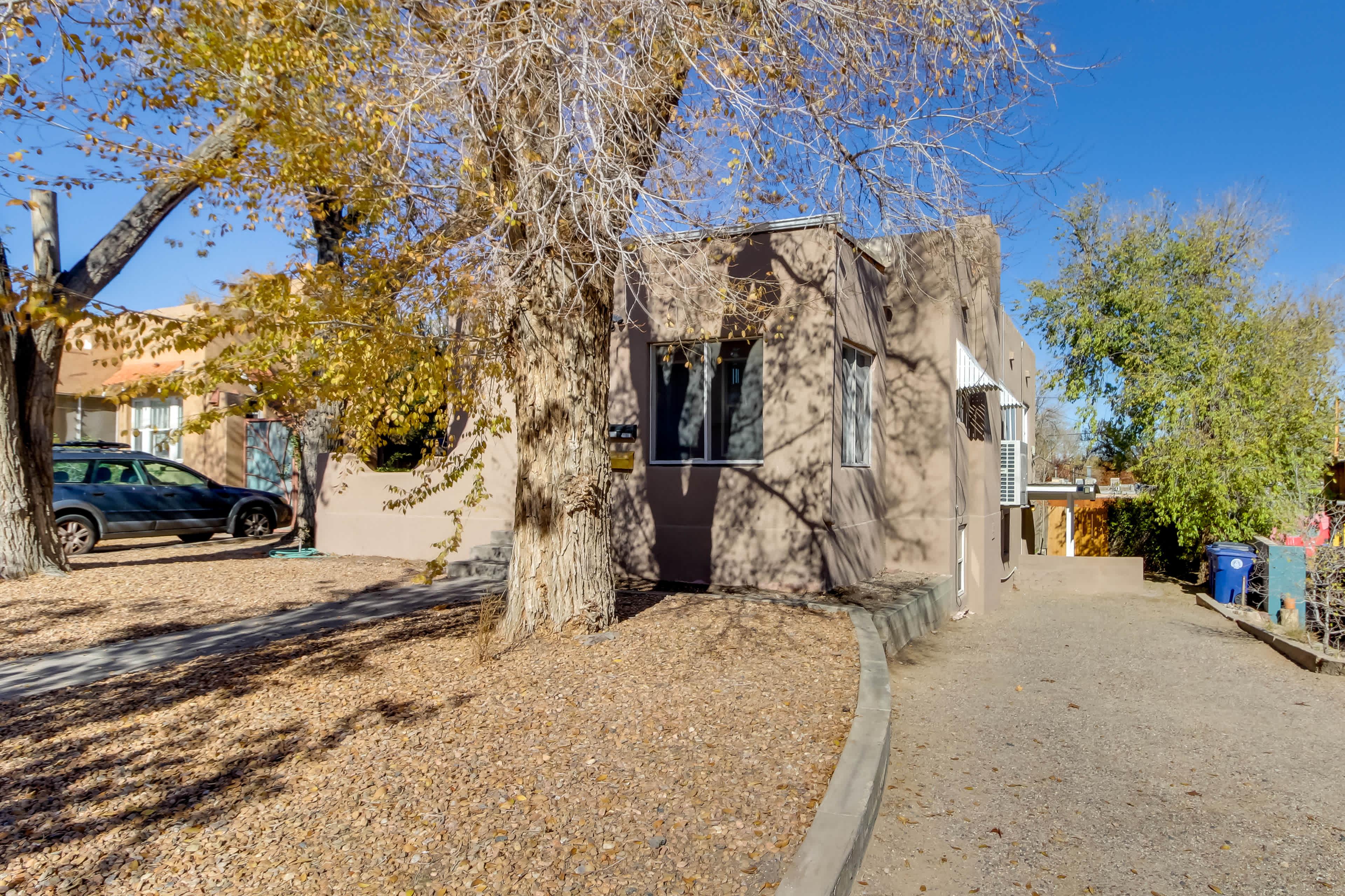 Silver Hill Apartment Near UNM Campus! Albuquerque, NM Evolve