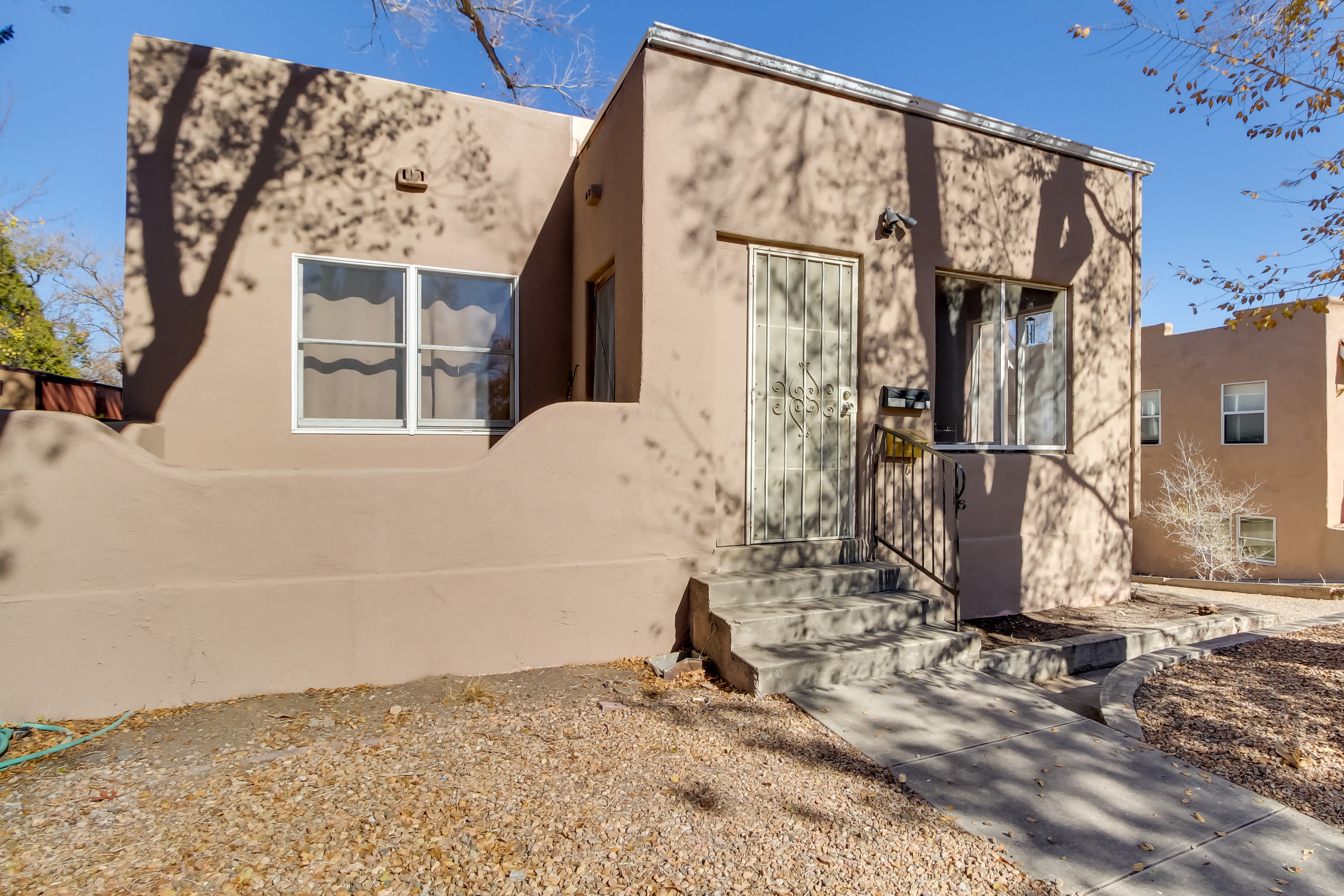 Silver Hill Apartment Near UNM Campus! Albuquerque, NM Evolve