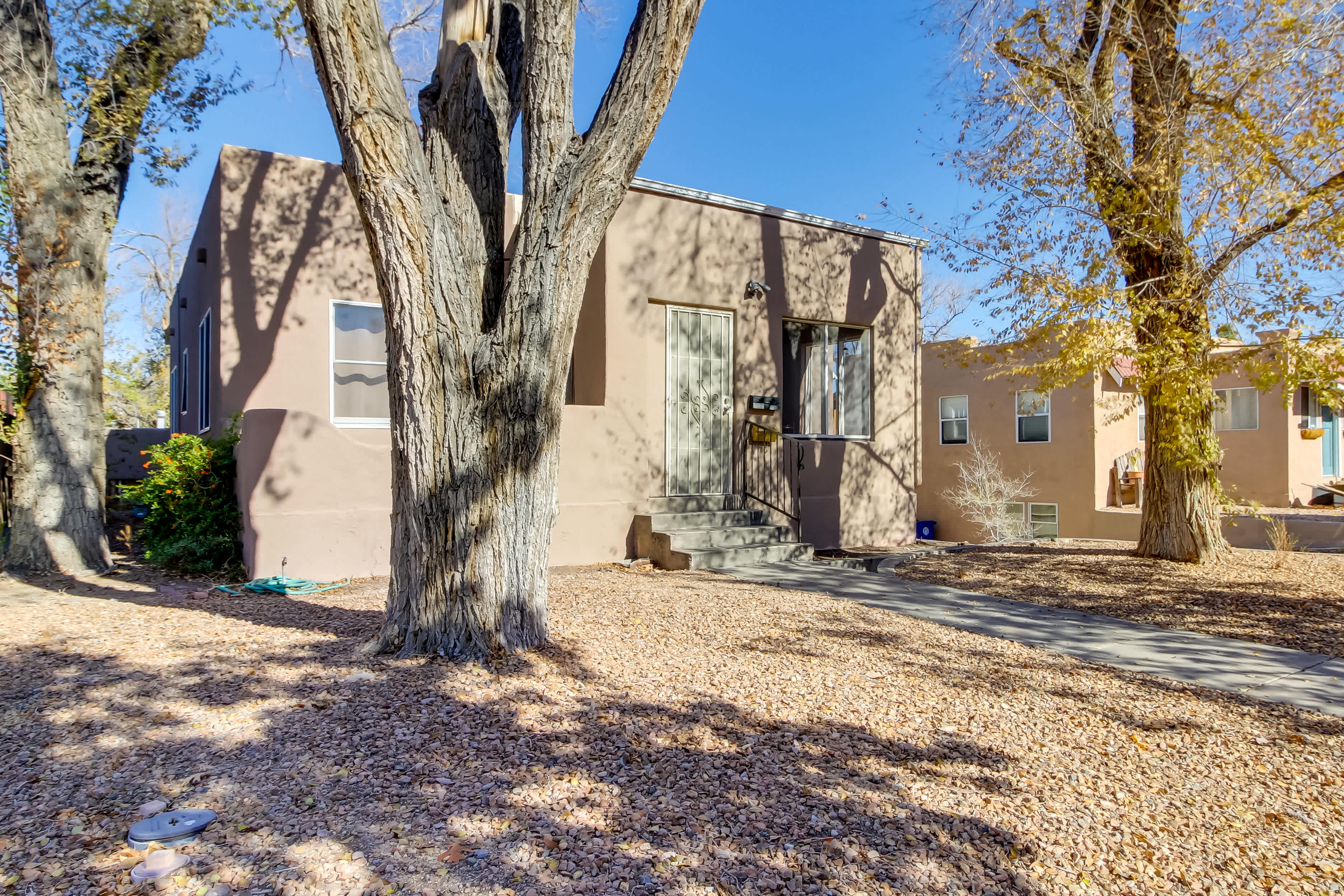 Silver Hill Apartment Near UNM Campus! Albuquerque, NM Evolve