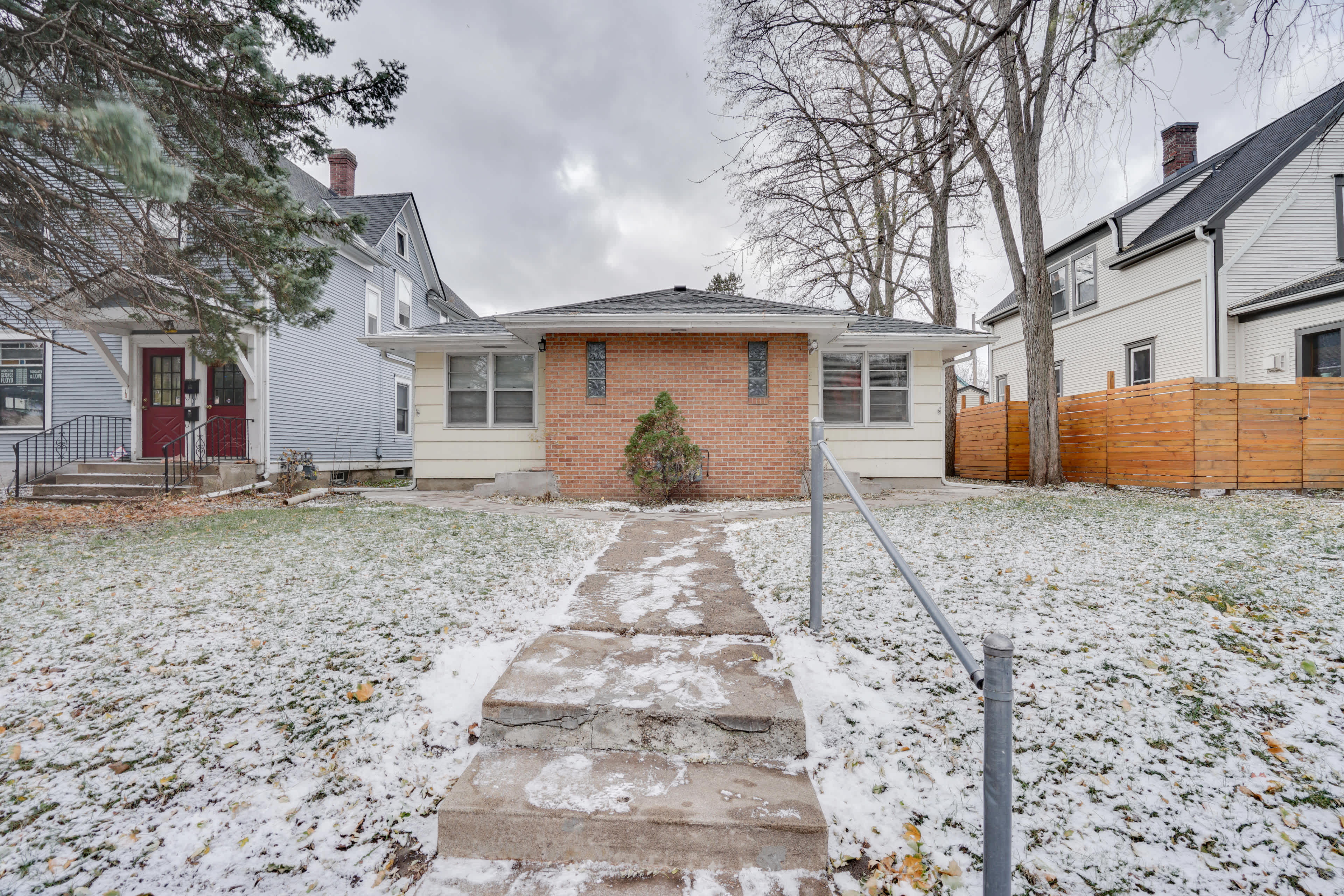 Quaint Duplex Home 4 Mi to Downtown Minneapolis Evolve