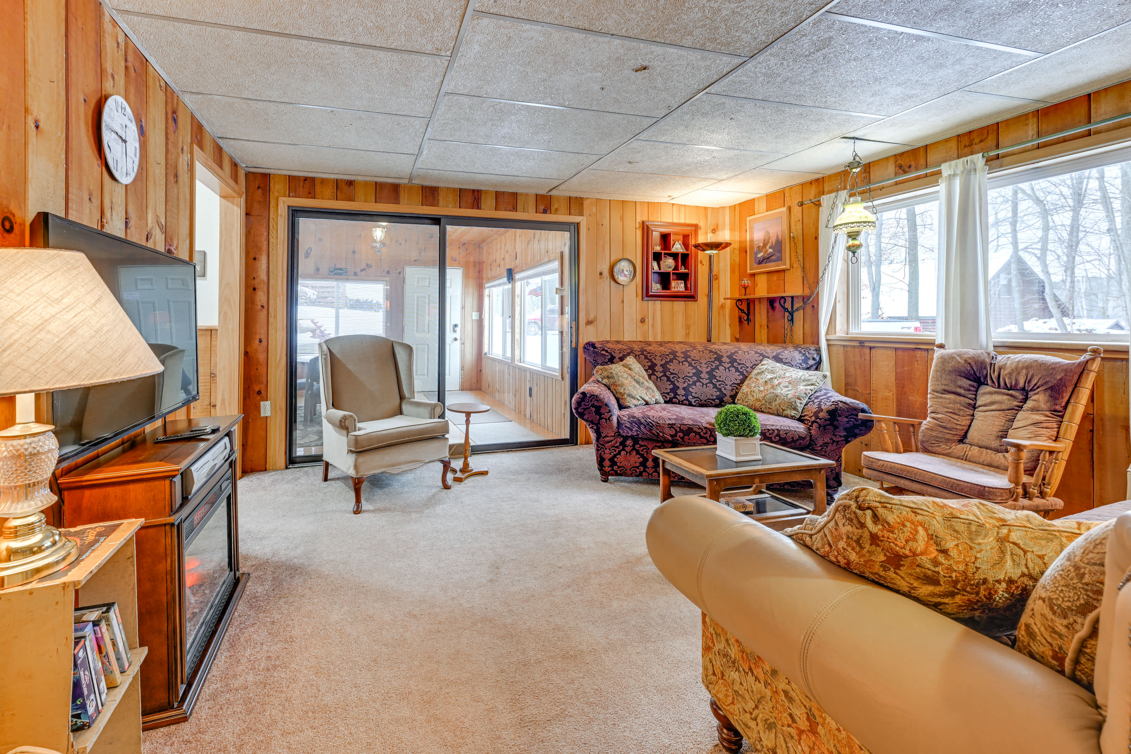 Lakefront Suring Home w/ Pool Table + Views! Evolve