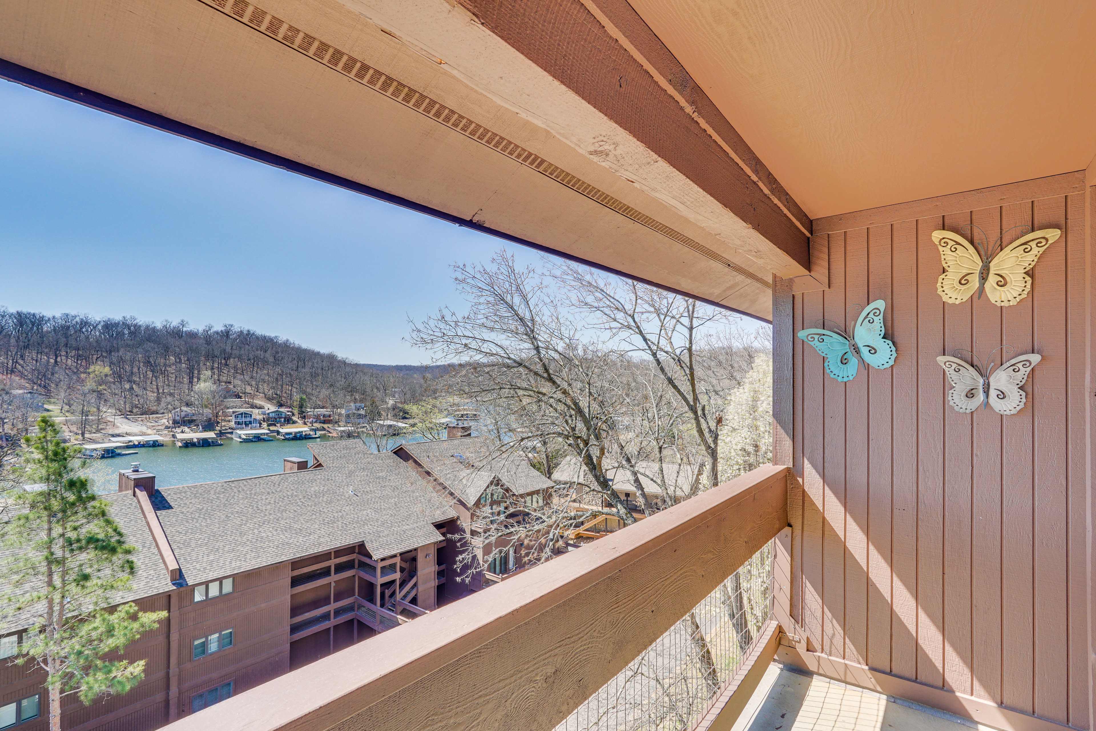 Osage Beach Condo w/ Deck, Lake Views & Boat Slip! Evolve