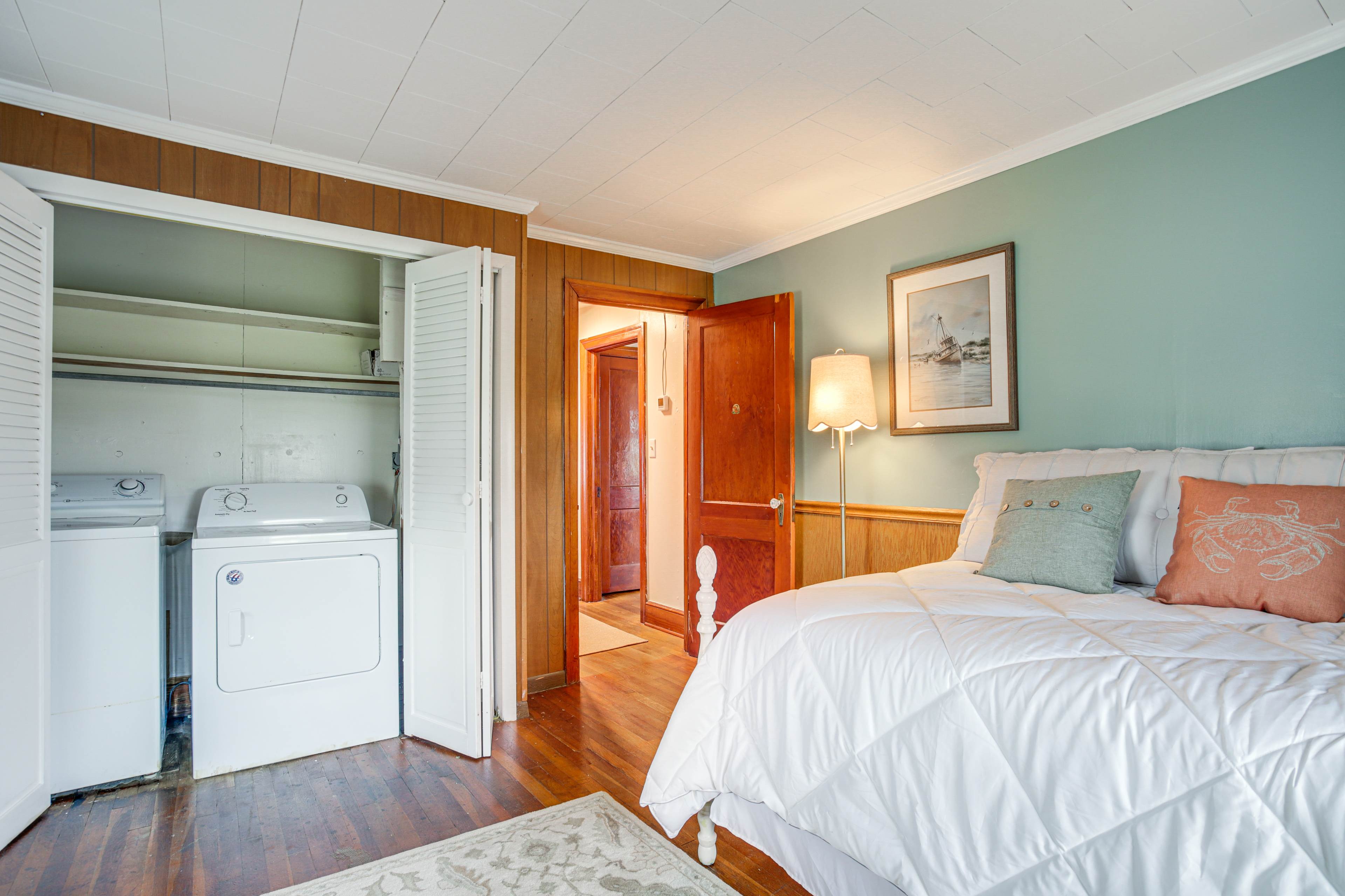 Unique Tangier Cottage w/ Chesapeake Bay Views! Evolve