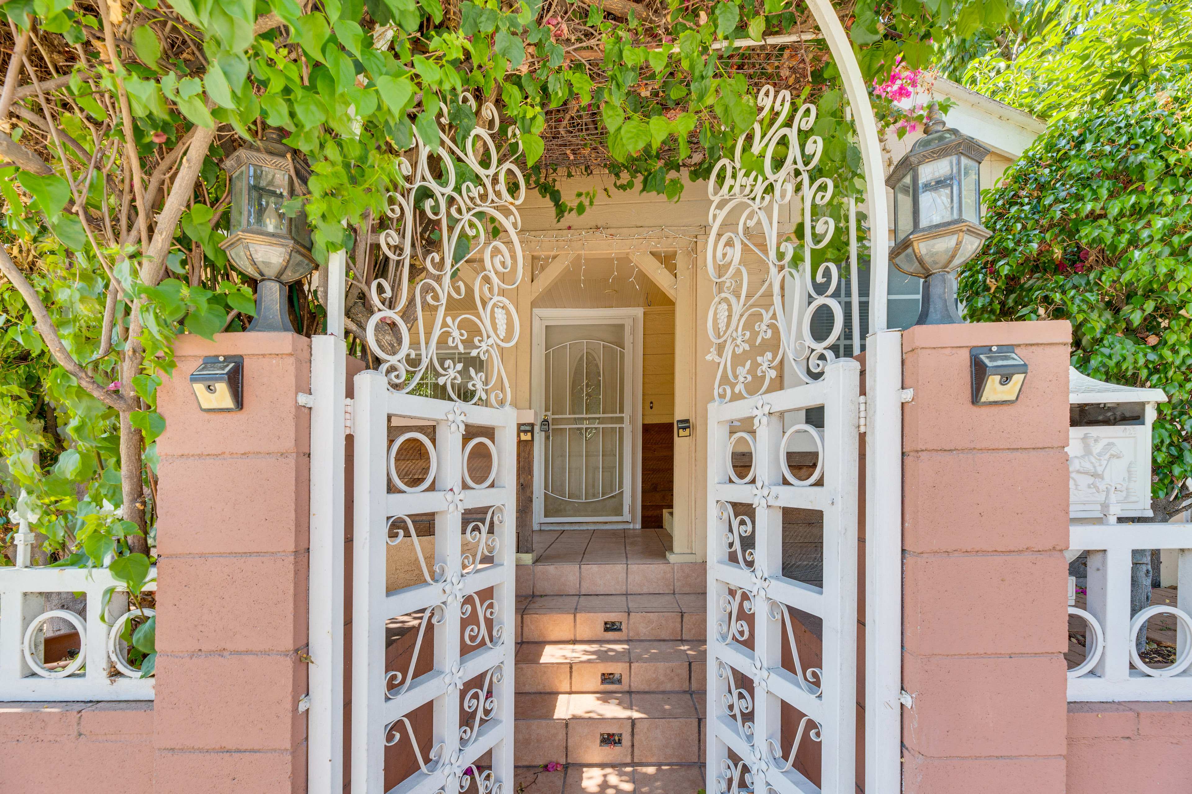 Burbank Home w/ Yard, Walk to Downtown Shops! Evolve