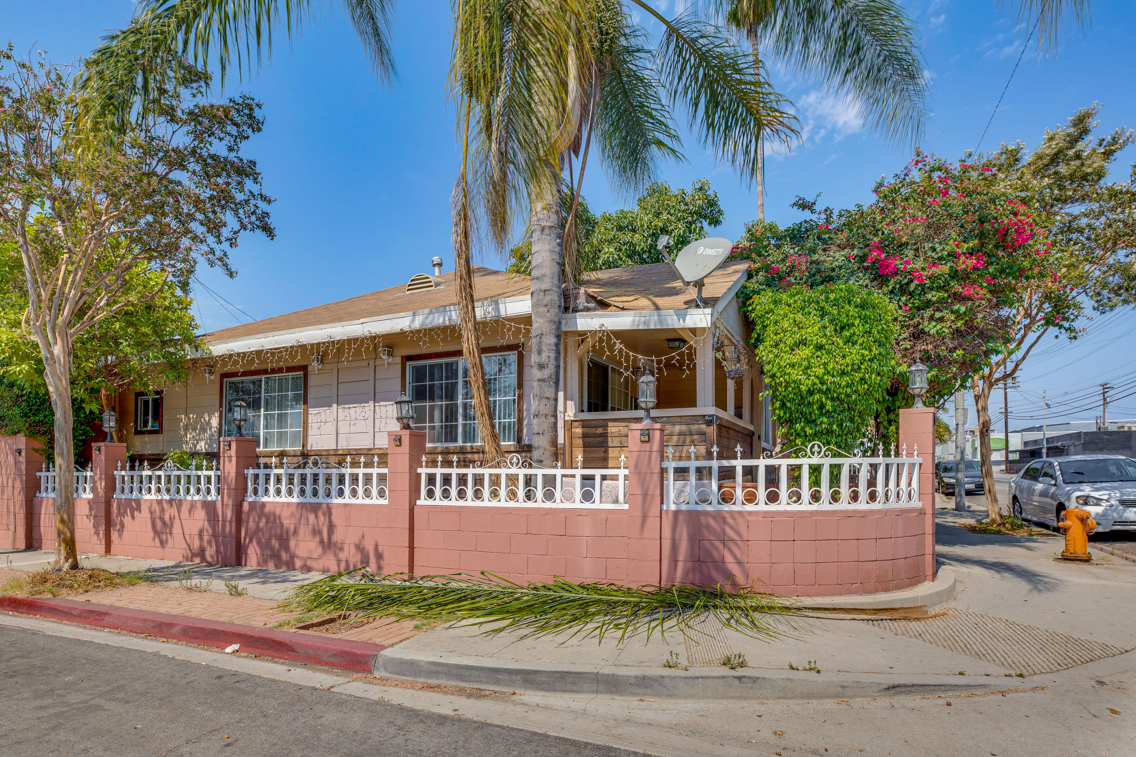 Burbank Home w/ Yard, Walk to Downtown Shops! Evolve