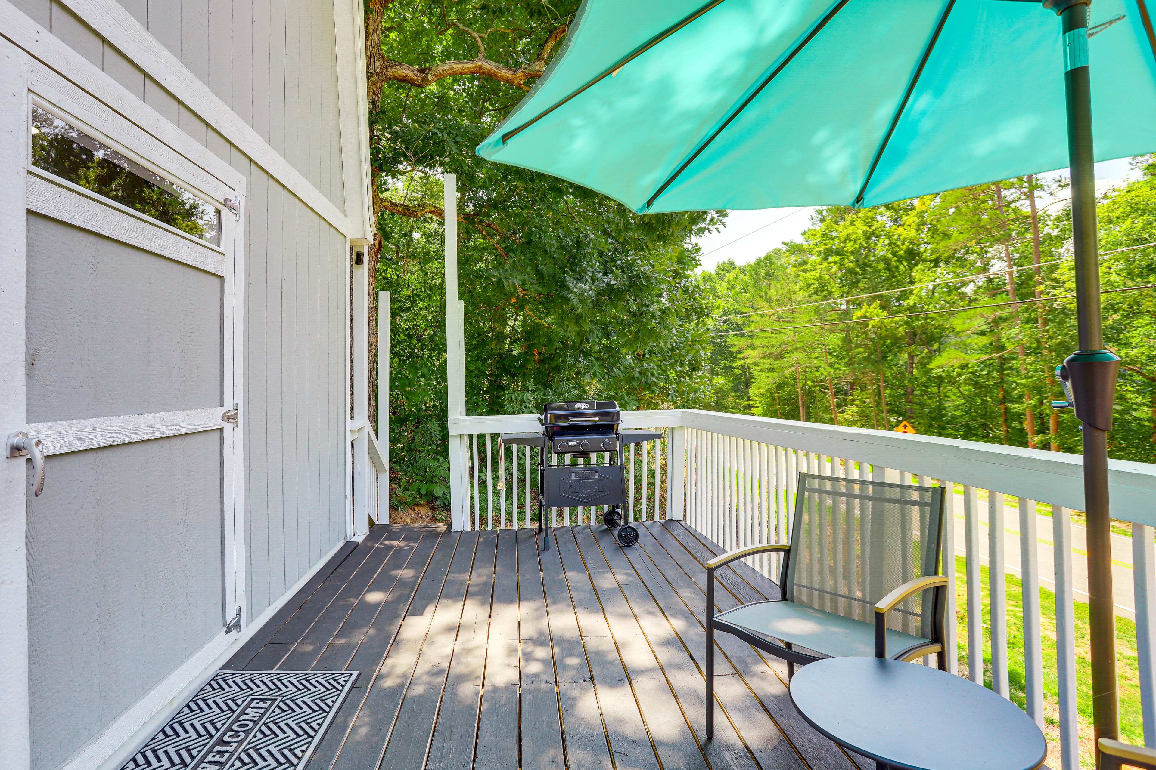 Cottage w/ Dock & Deck Walk to Toto Creek! Dawsonville, GA Evolve