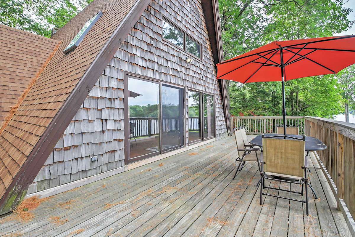 Cozy AFrame Center Barnstead House on Locke Lake!