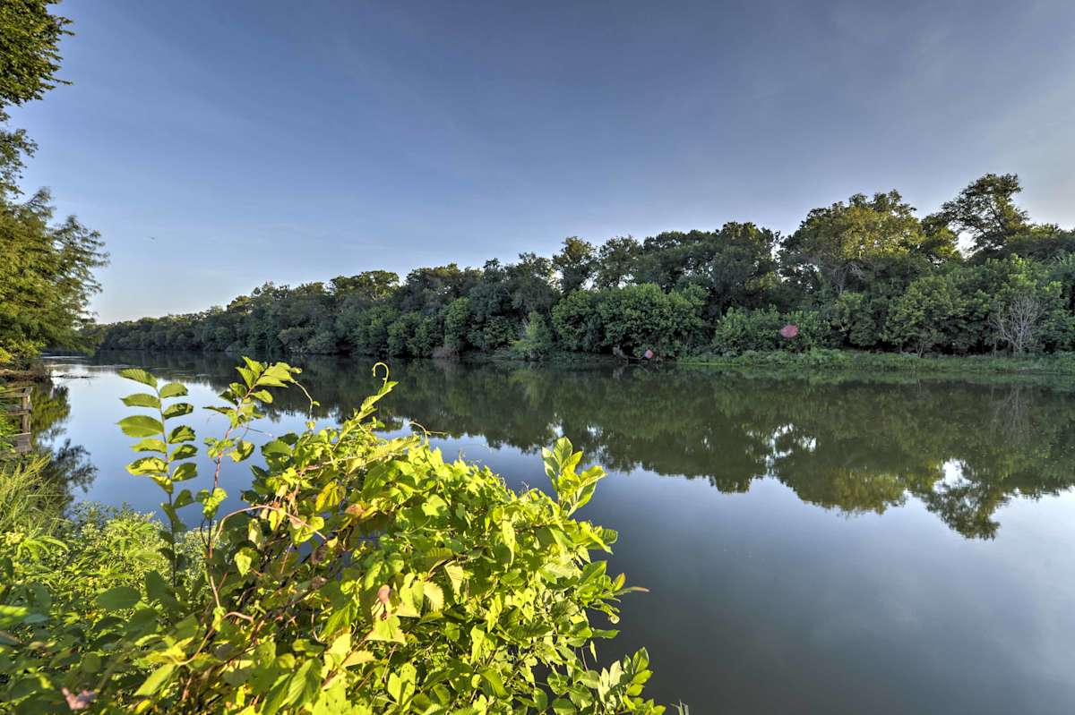 Waco Riverfront Home w/Patio Perfect for Game Days