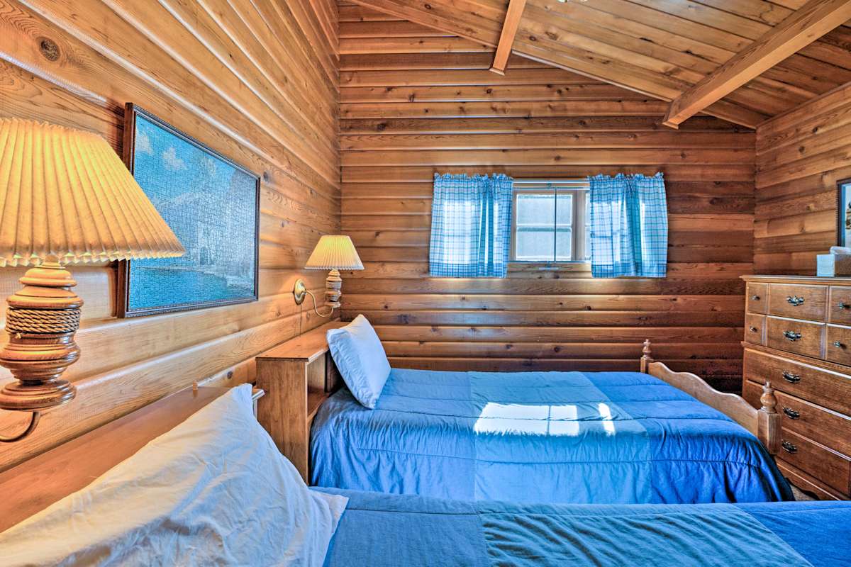 Waterfront Manson Cabin on Lake Chelan w/ Deck!