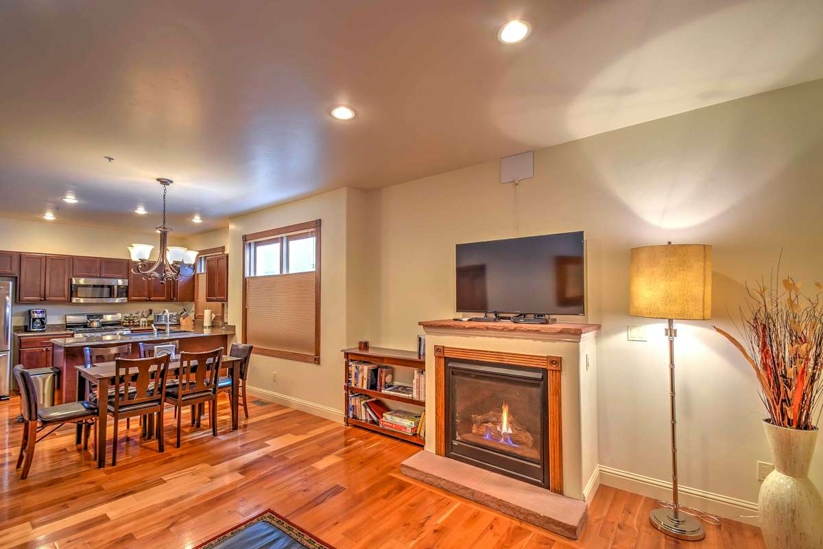 Cozy Central Glenwood Springs Condo w/ 2 Decks!